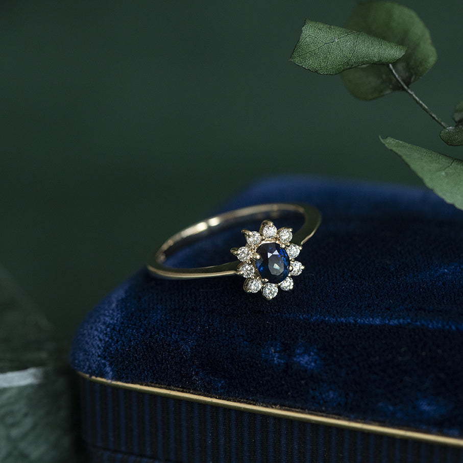 Vintage gold cluster ring with sapphire and diamond, 14 kt