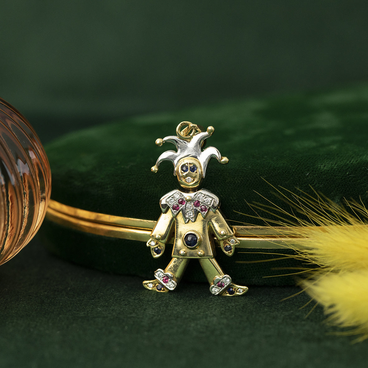 Gouden joker hanger met robijn, saffier en diamant 18 krt