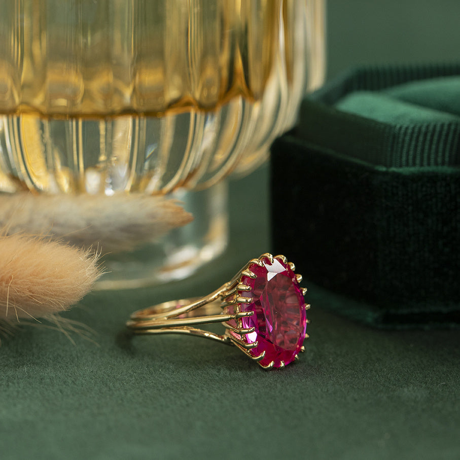 Gold vintage ring with ruby 18 kt