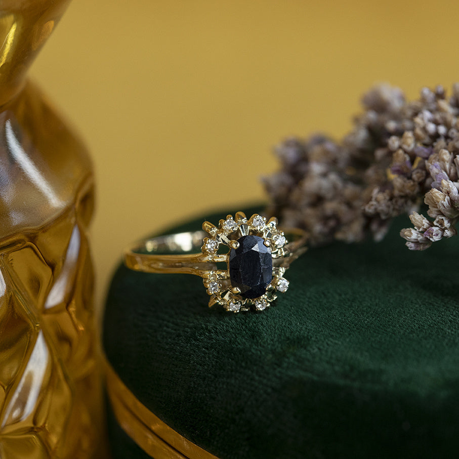 14 kt vintage gold cluster ring with sapphire and diamond