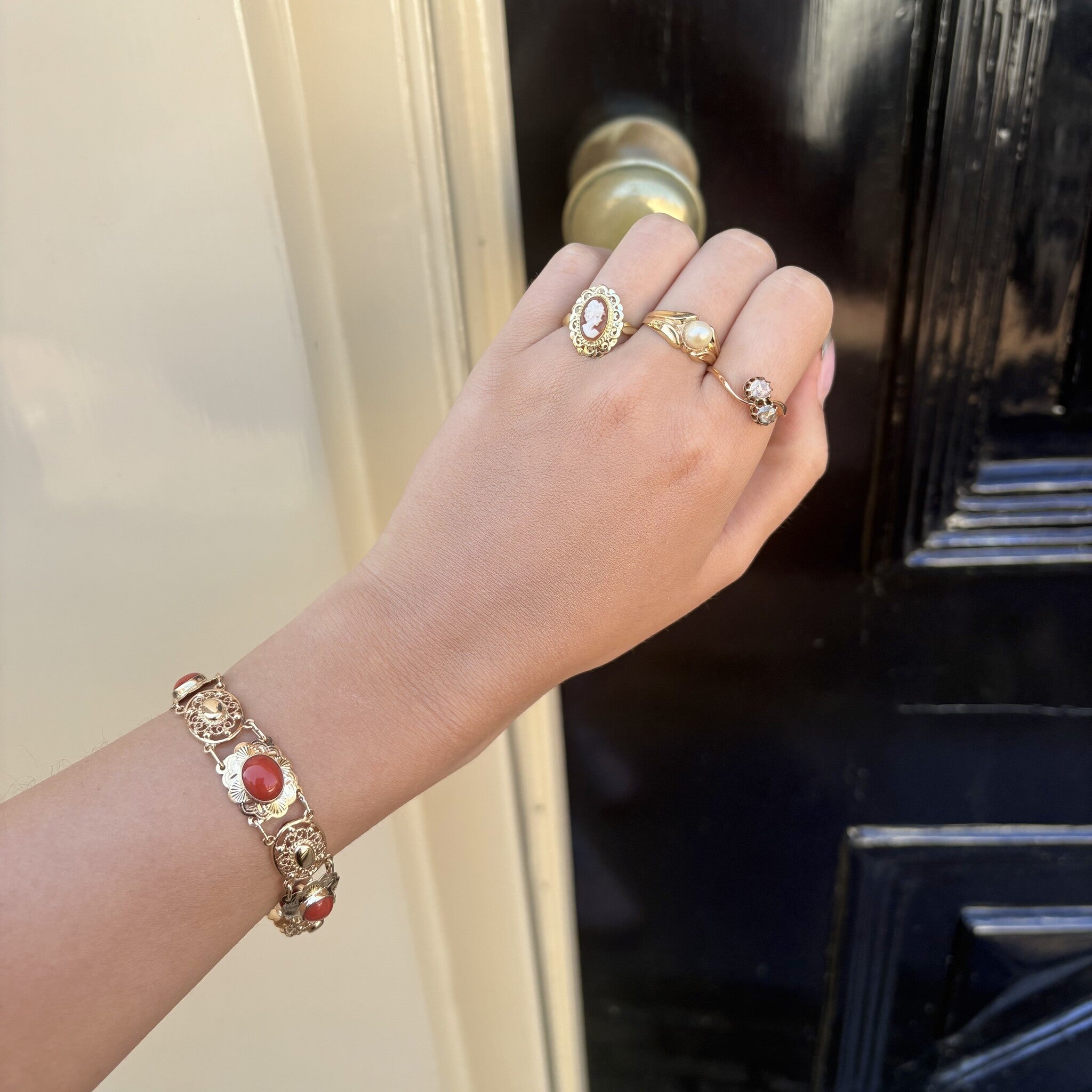 Gouden vintage bootjes armband met bloedkoraal 14 krt