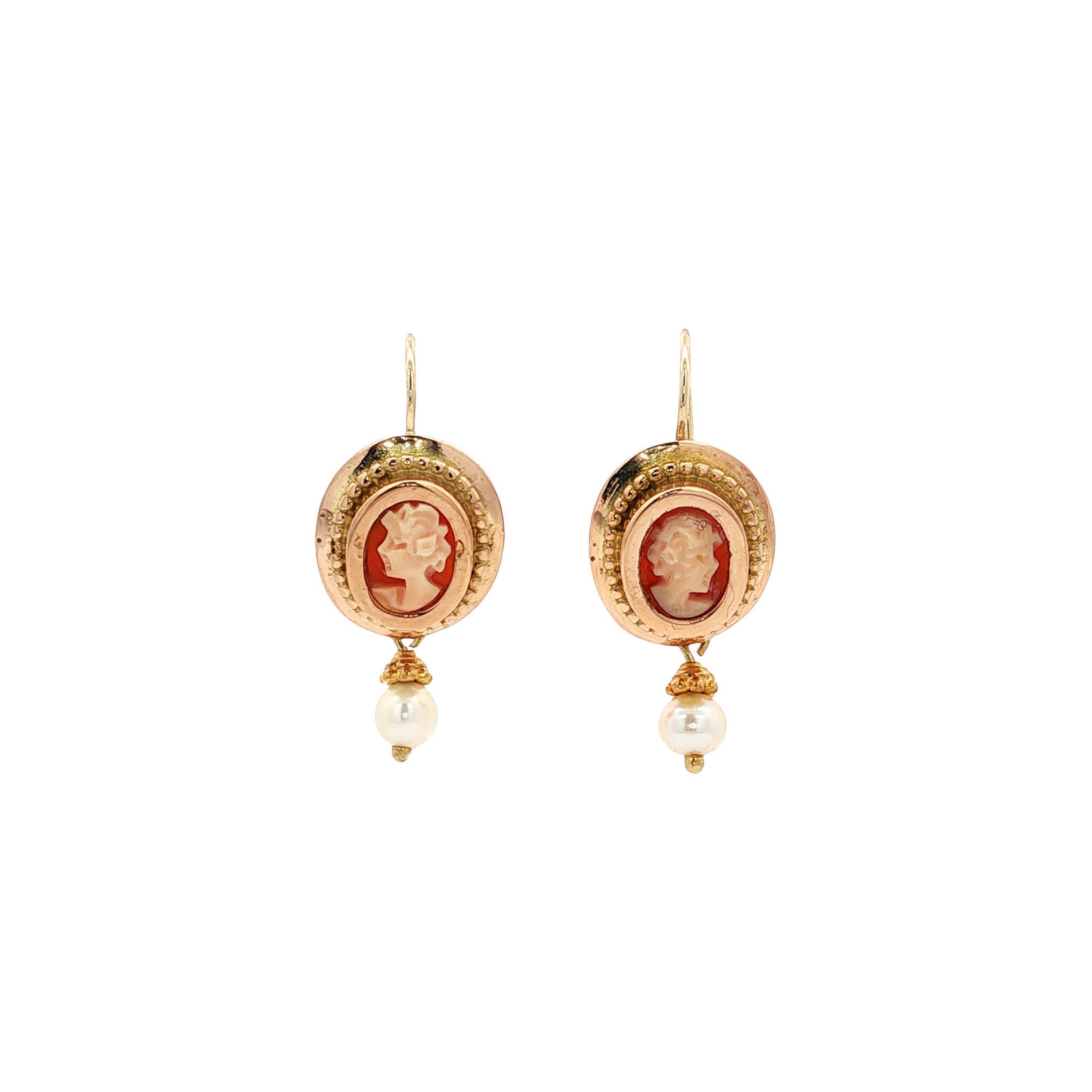 Gouden vintage oorhangers met camee en parel 14 kt