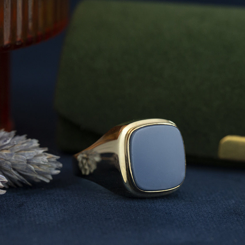 Vintage zegelring met chalcedoon 8 kt