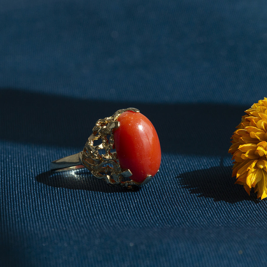 14 kt gold ring with blood coral