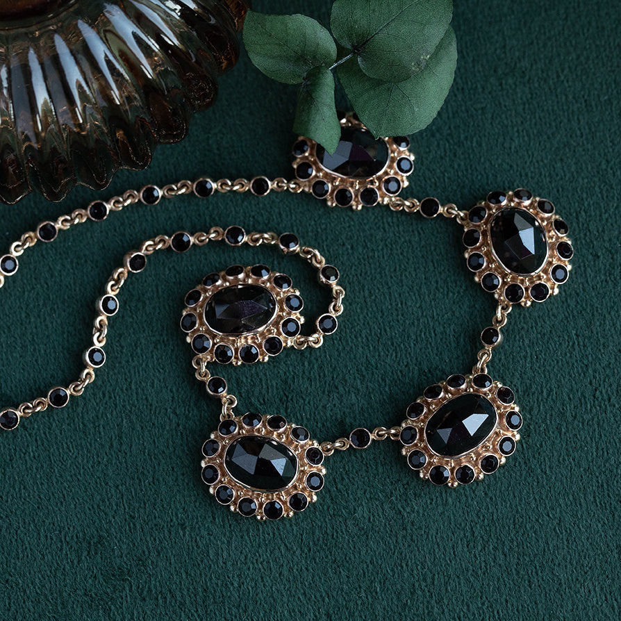 Gold vintage necklace with garnet 14 krt