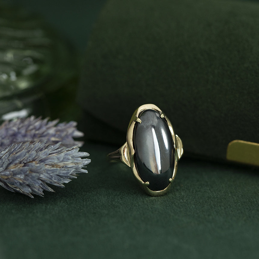 14 kt vintage gold ring with hematite