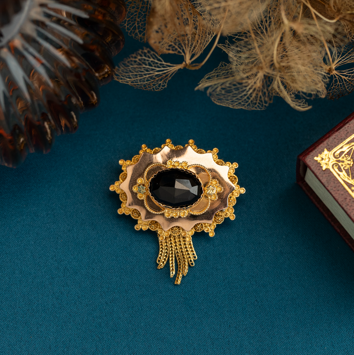 Gouden vintage broche met granaat 14 krt