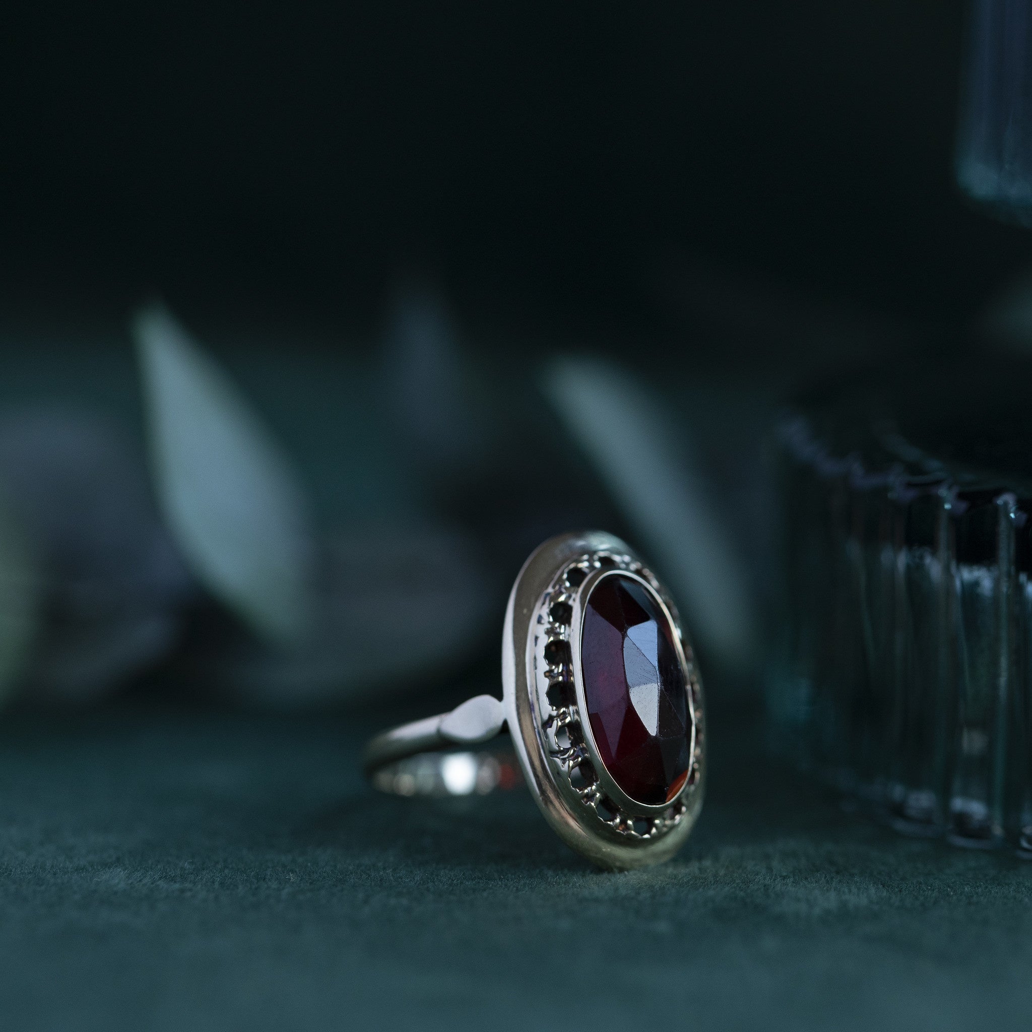 14 kt gold ring with garnet