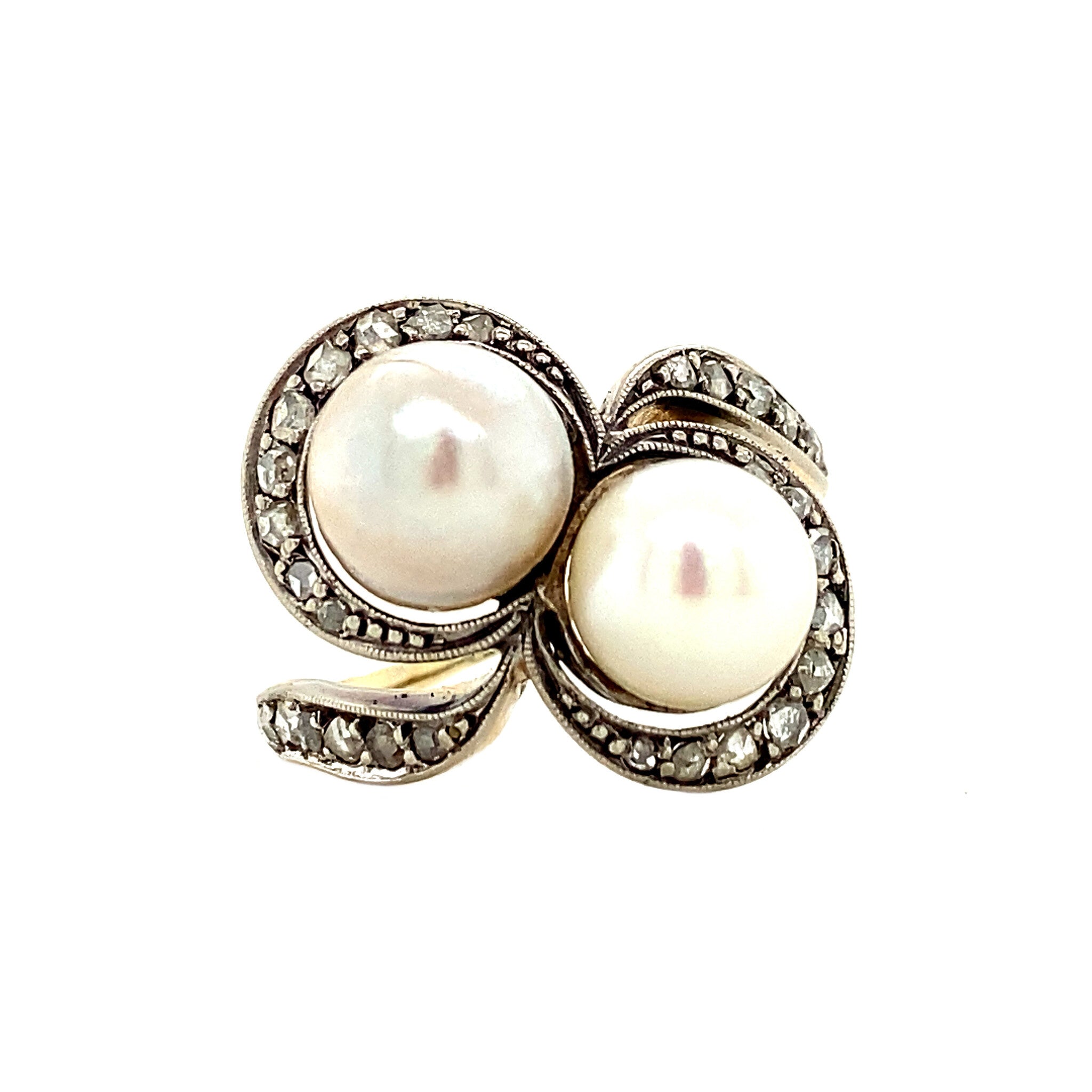 White gold hammered ring with rose-cut diamond and pearl 14 kt
