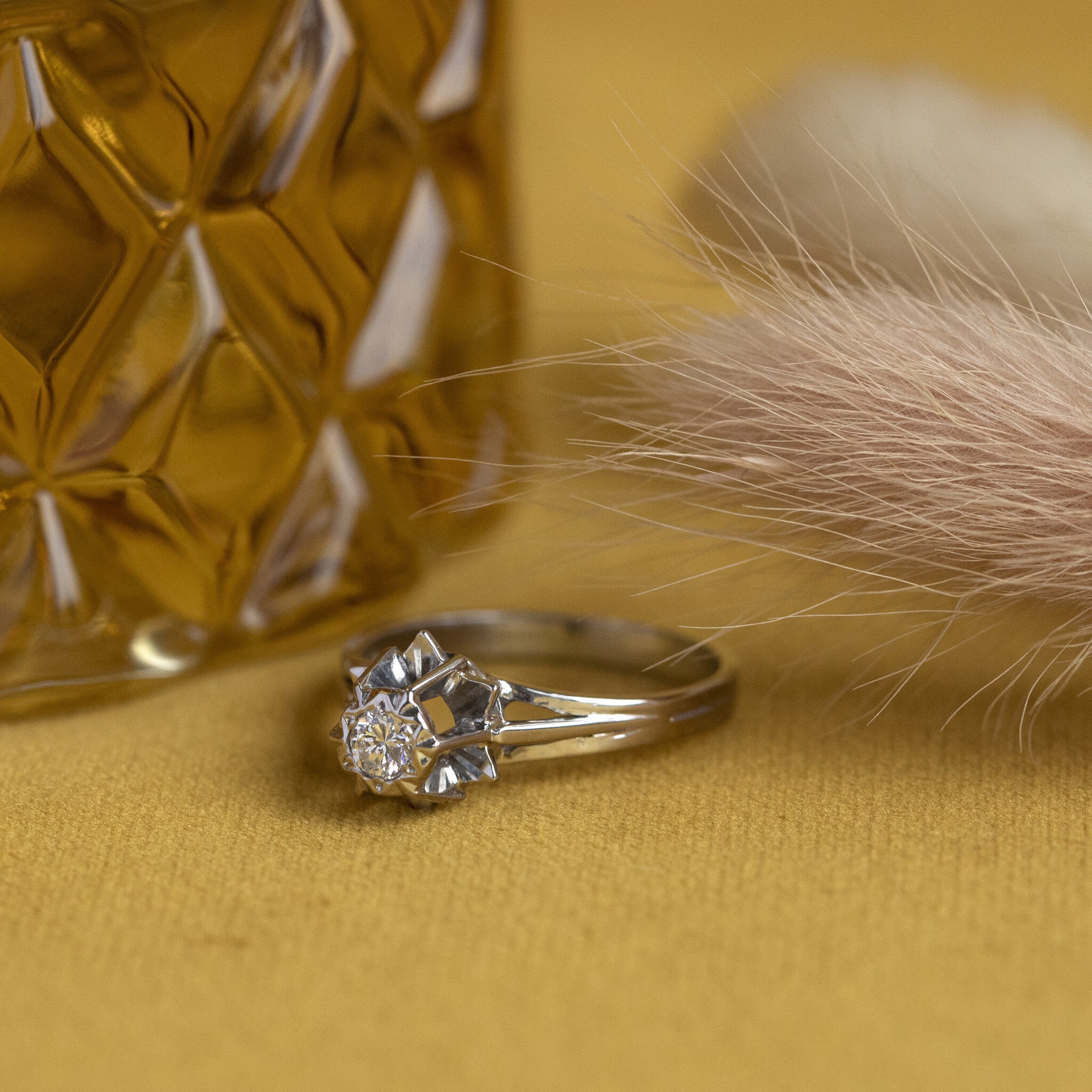 18 kt white gold solitaire ring with diamond