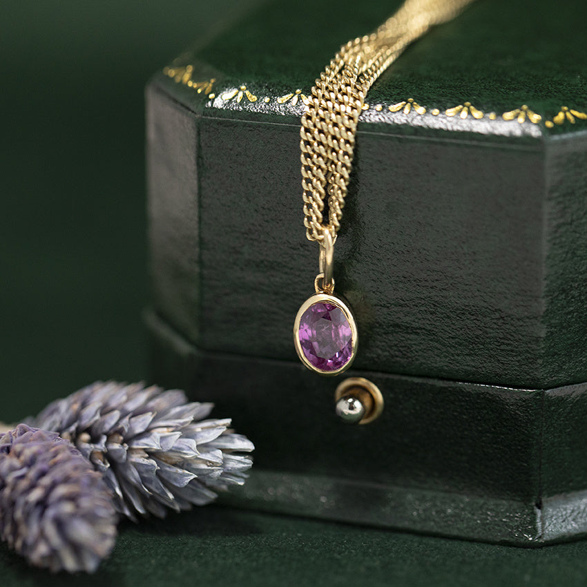 Gouden vintage hanger met saffier 18 kt