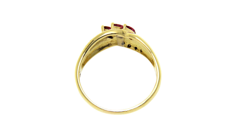 Gold ring with ruby and diamond 18 krt