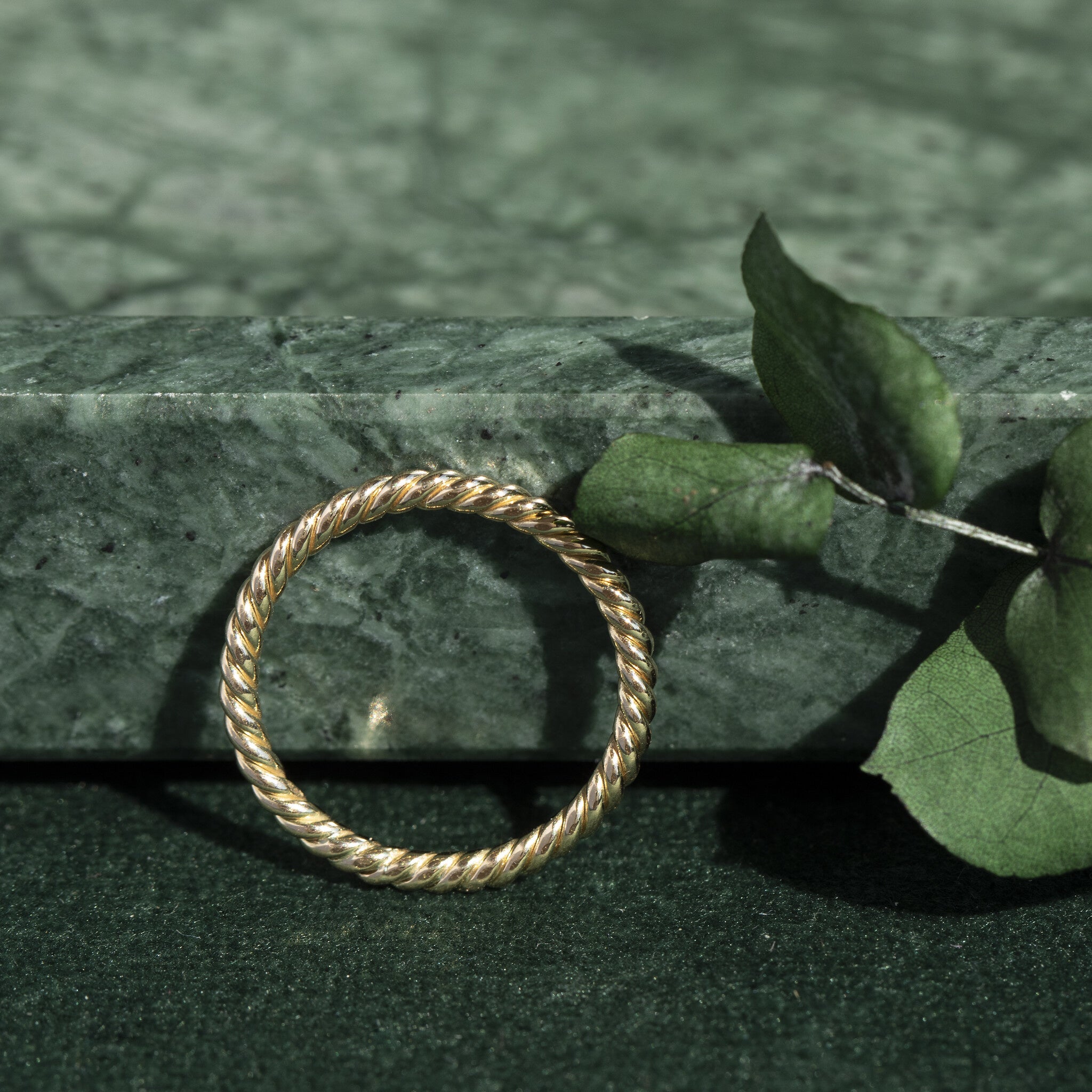 Gouden ring getordeerd 14 krt