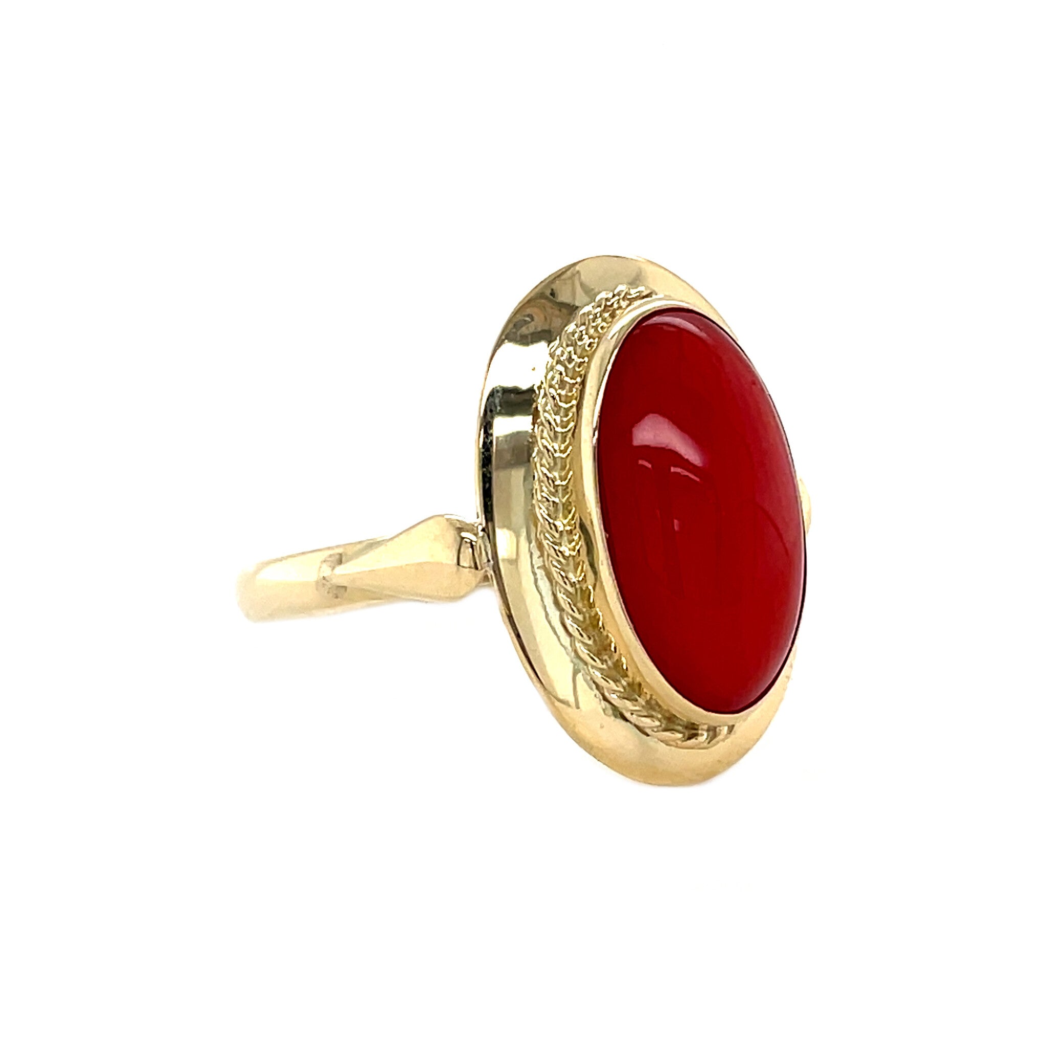 Gouden vintage ring met bloedkoraal 14 krt
