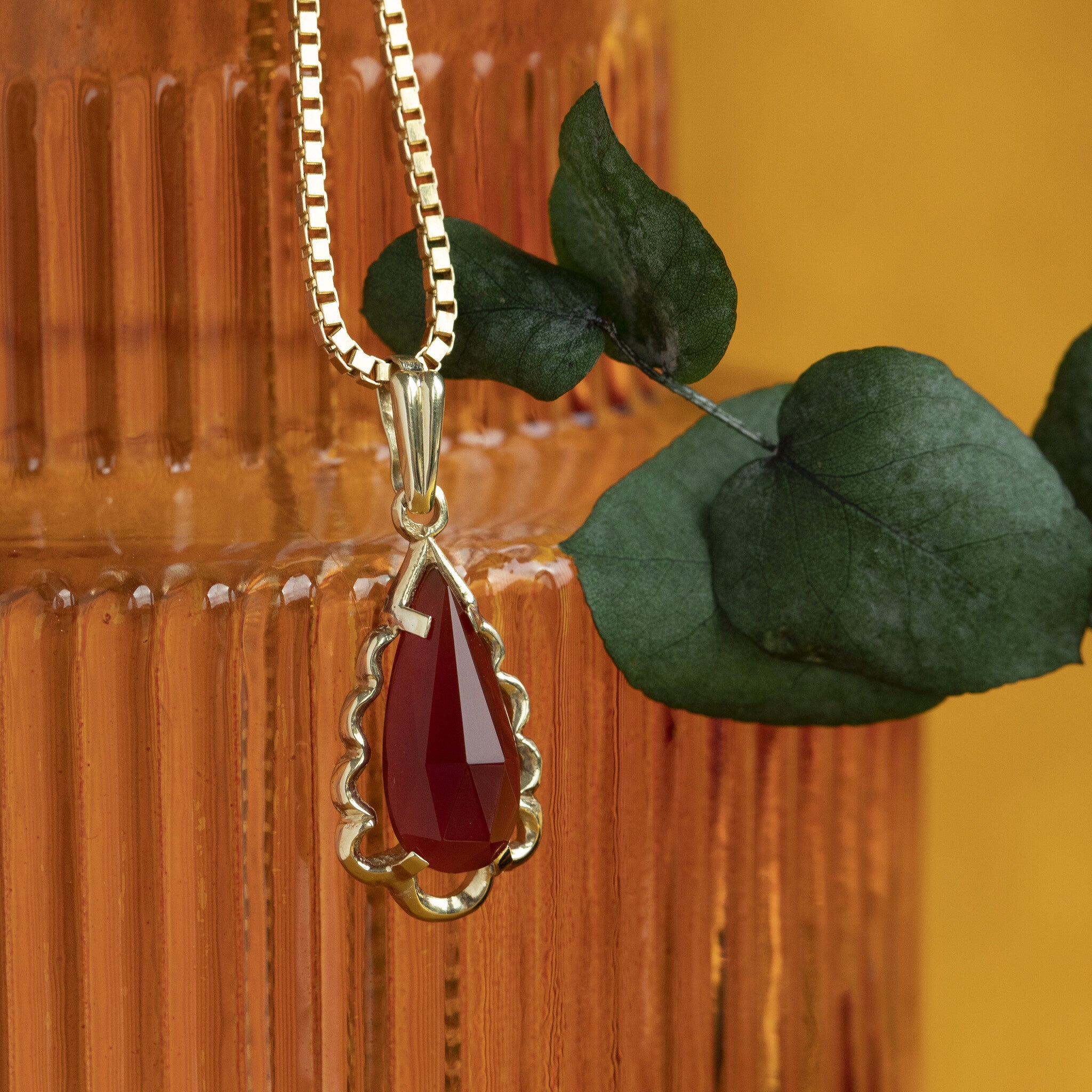 Gouden hanger met carneool 14 krt