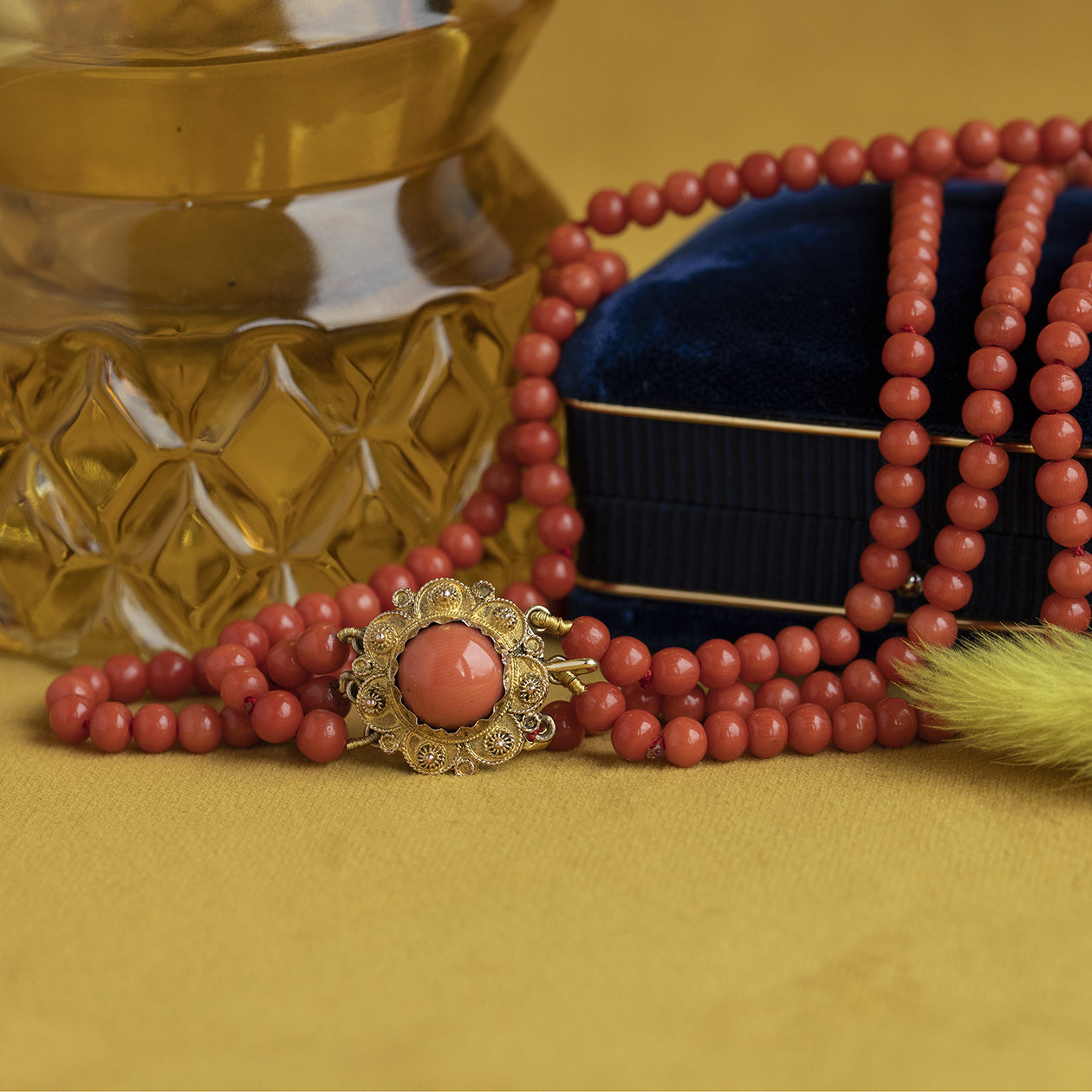 Blood coral necklace with gold clasp 14 krt