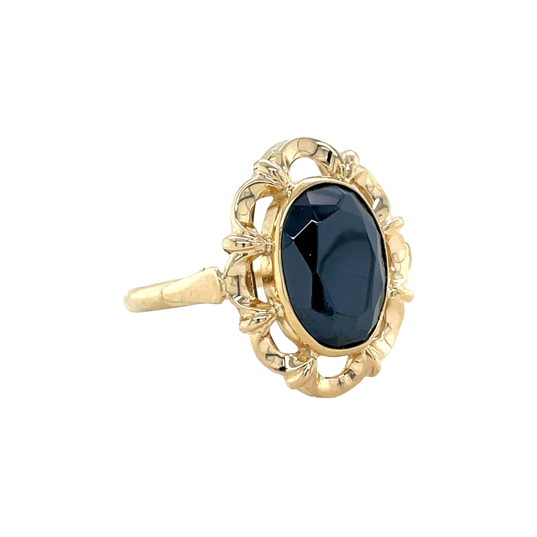 Golden vintage ring with hematite 14 carat
