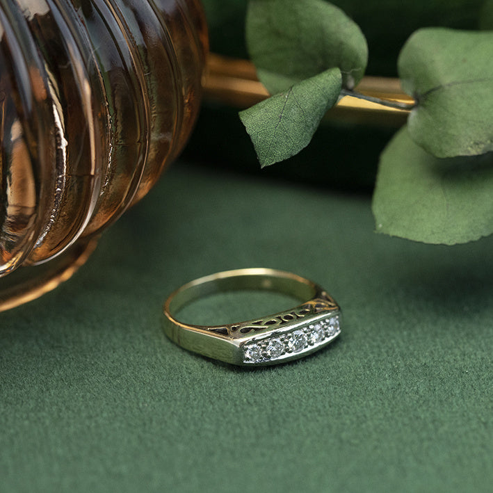 14 kt gold ring with a diamond