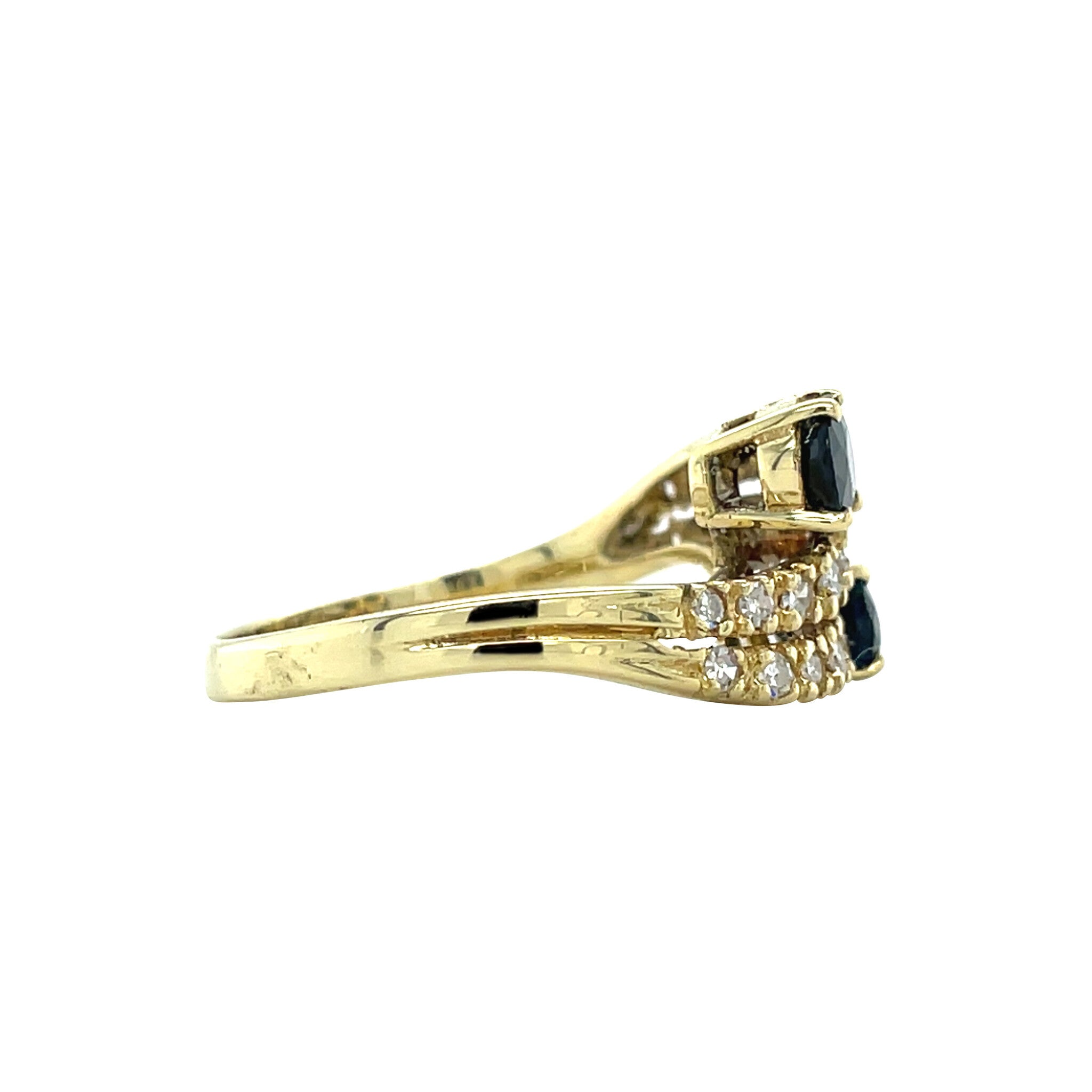 Gold vintage slag ring with sapphire and diamond, 14 kt
