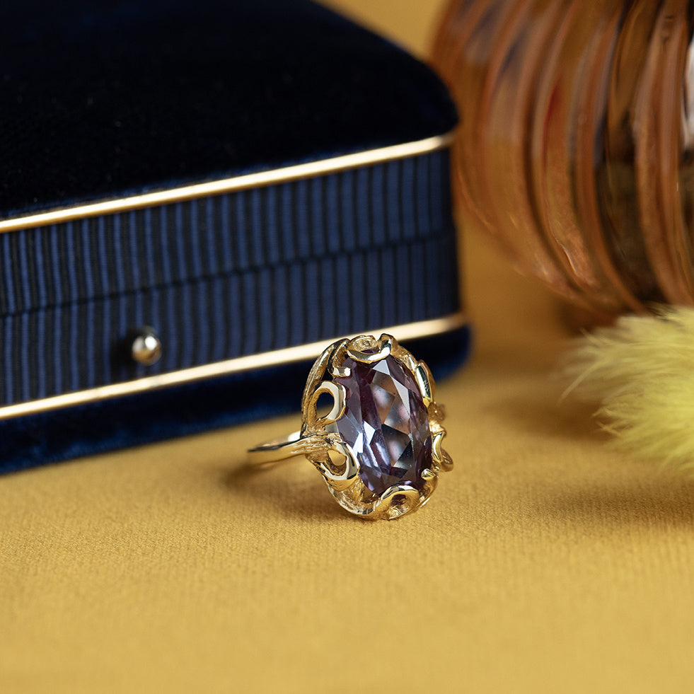 Vintage 14 kt gold ring with synthetic sapphire