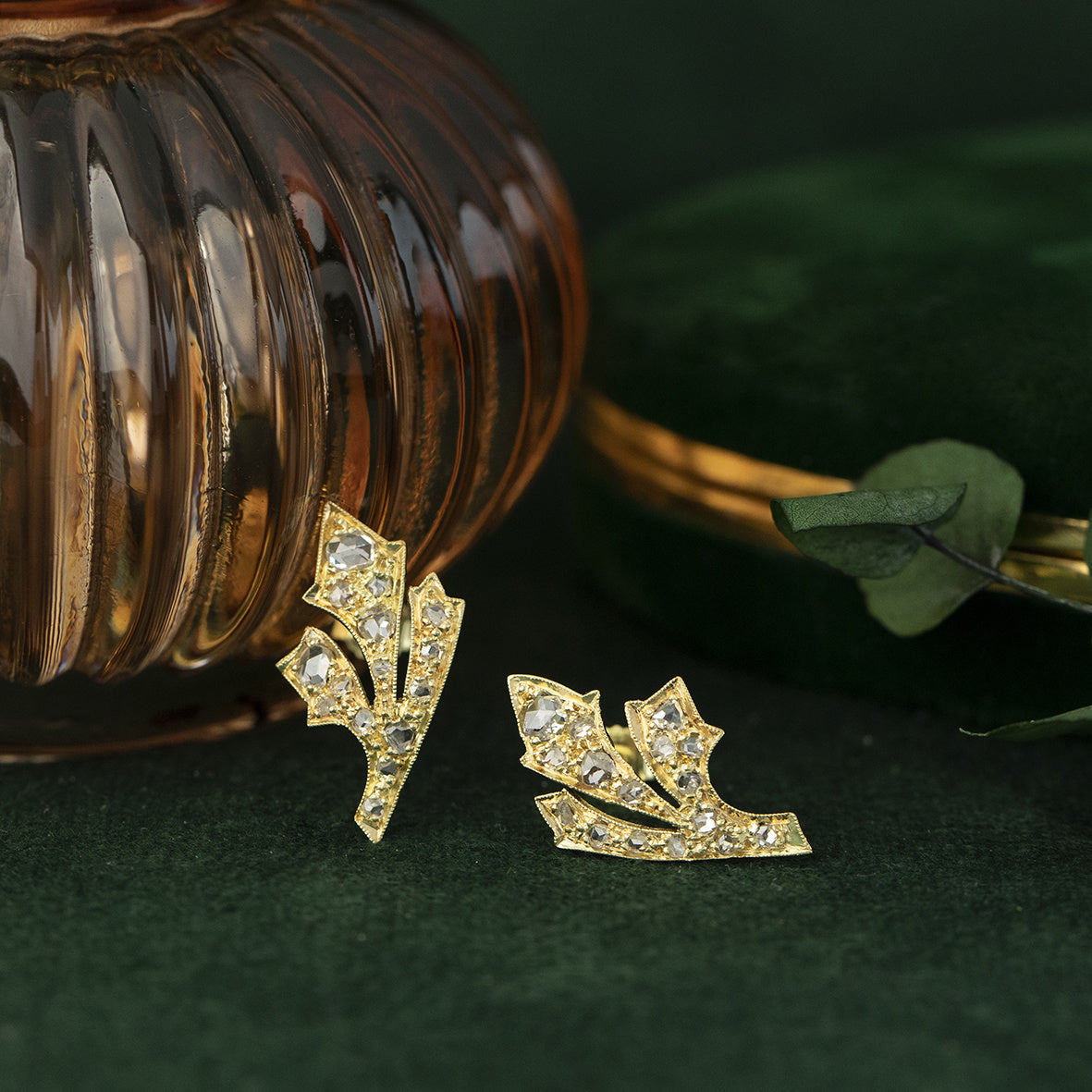 Gouden oorstekers met roosdiamant 14 krt