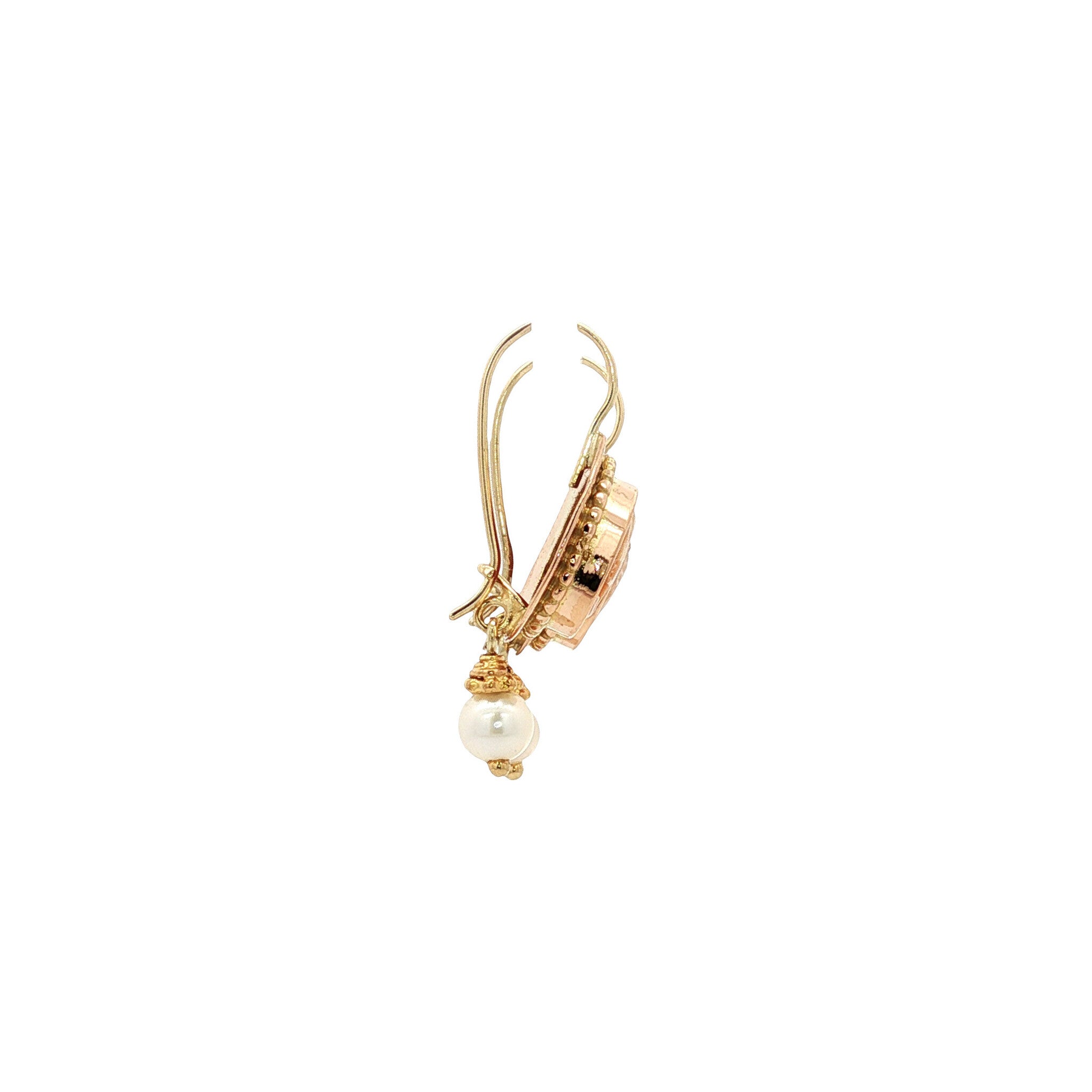 Gouden vintage oorhangers met camee en parel 14 kt