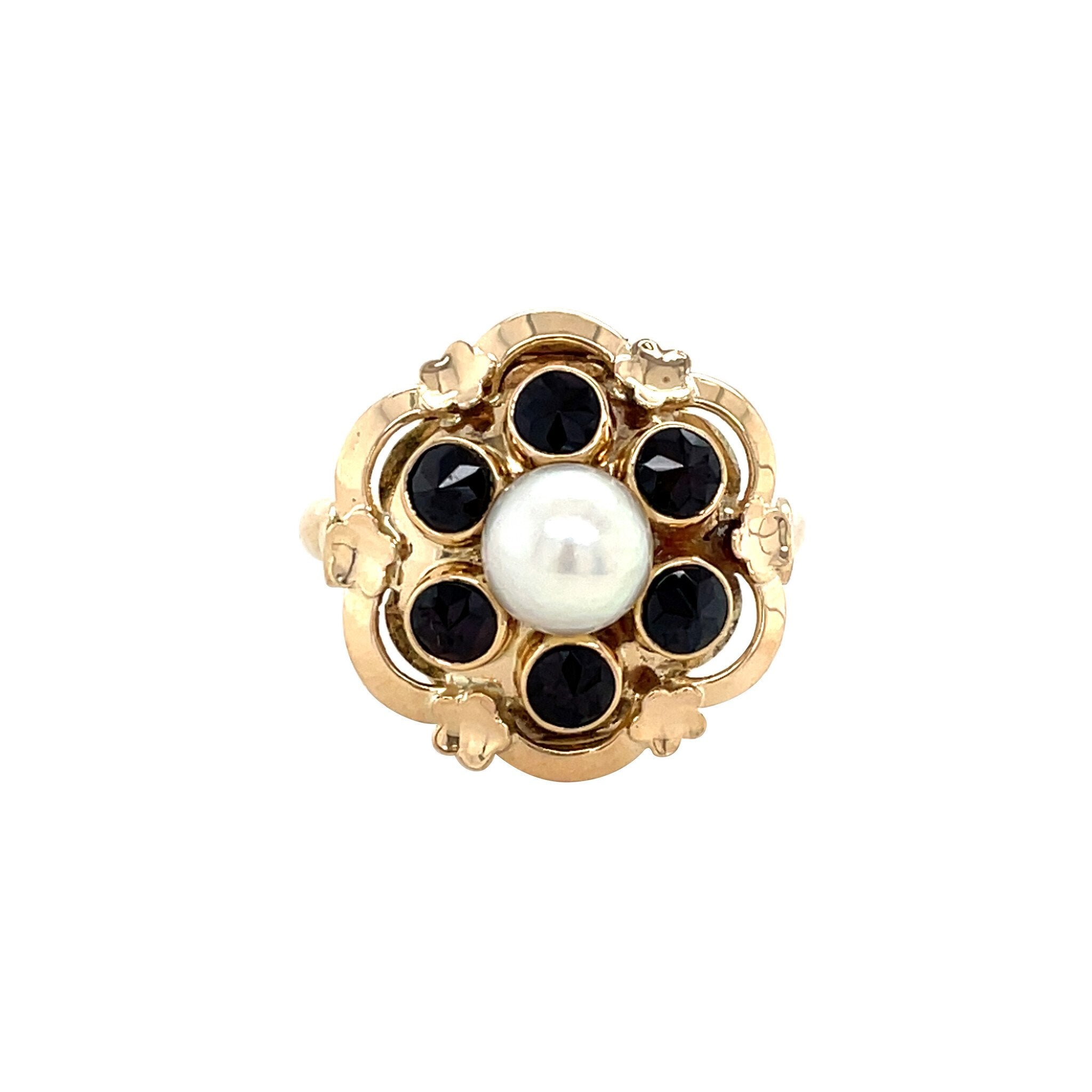 Vintage 14 kt gold entourage ring with pearl and garnet