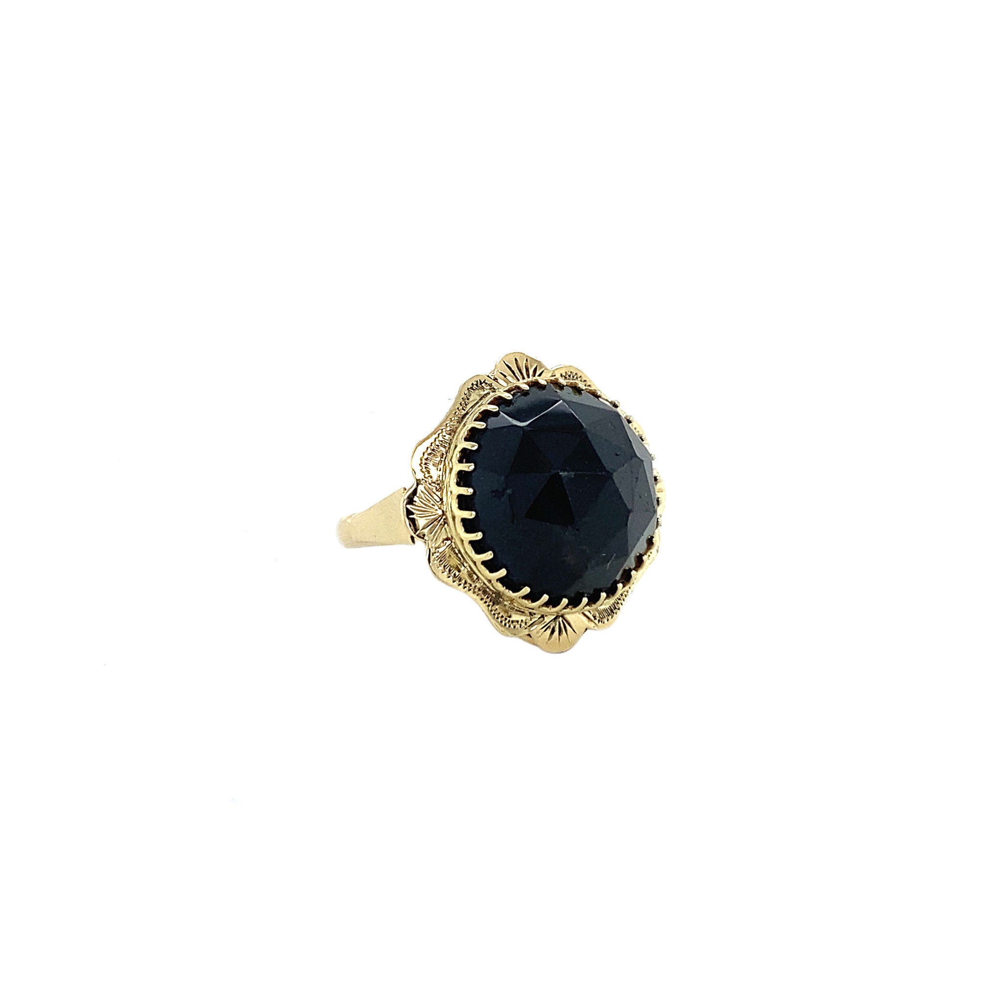 14 kt gold ring with garnet