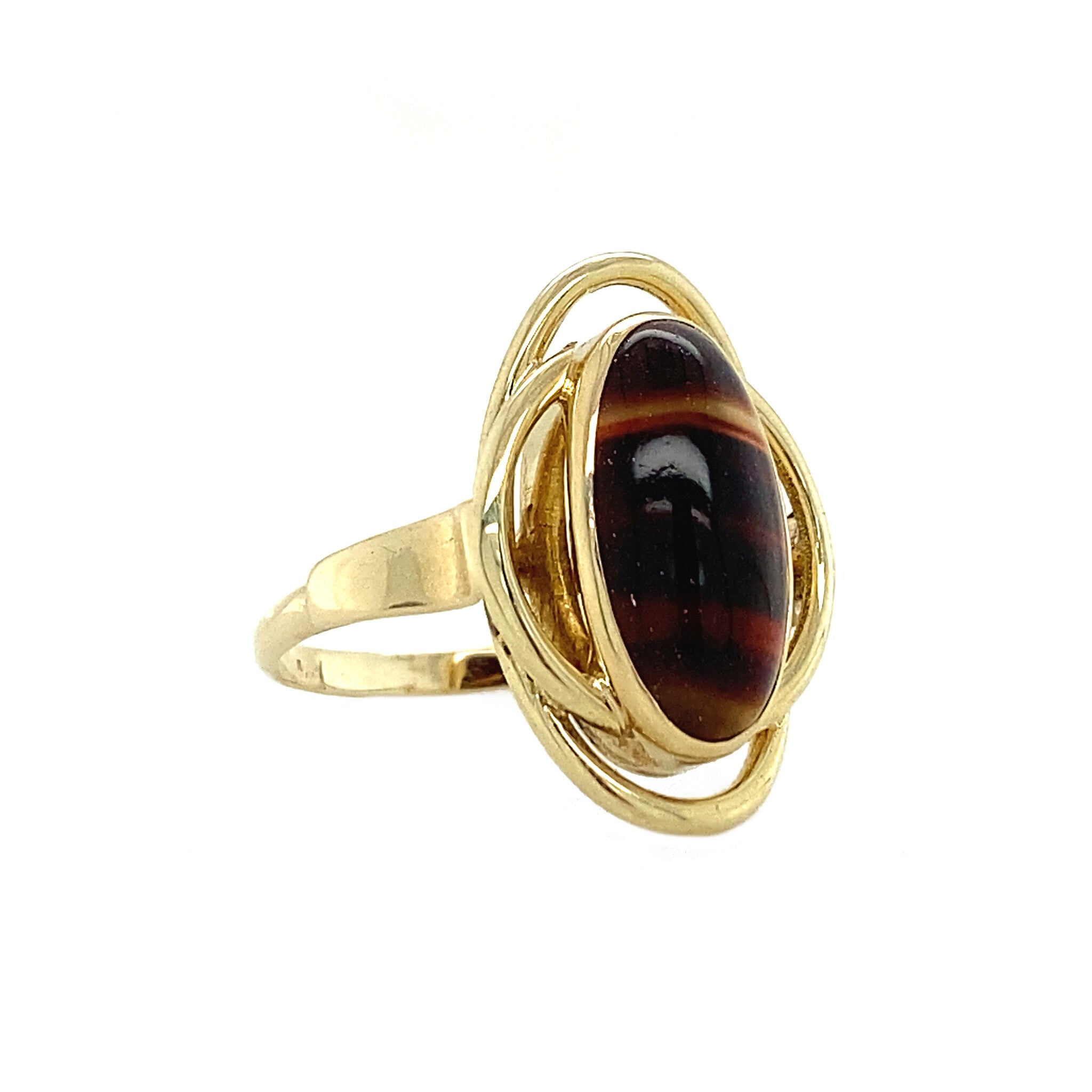 Gold ring with banded agate, 14 kt
