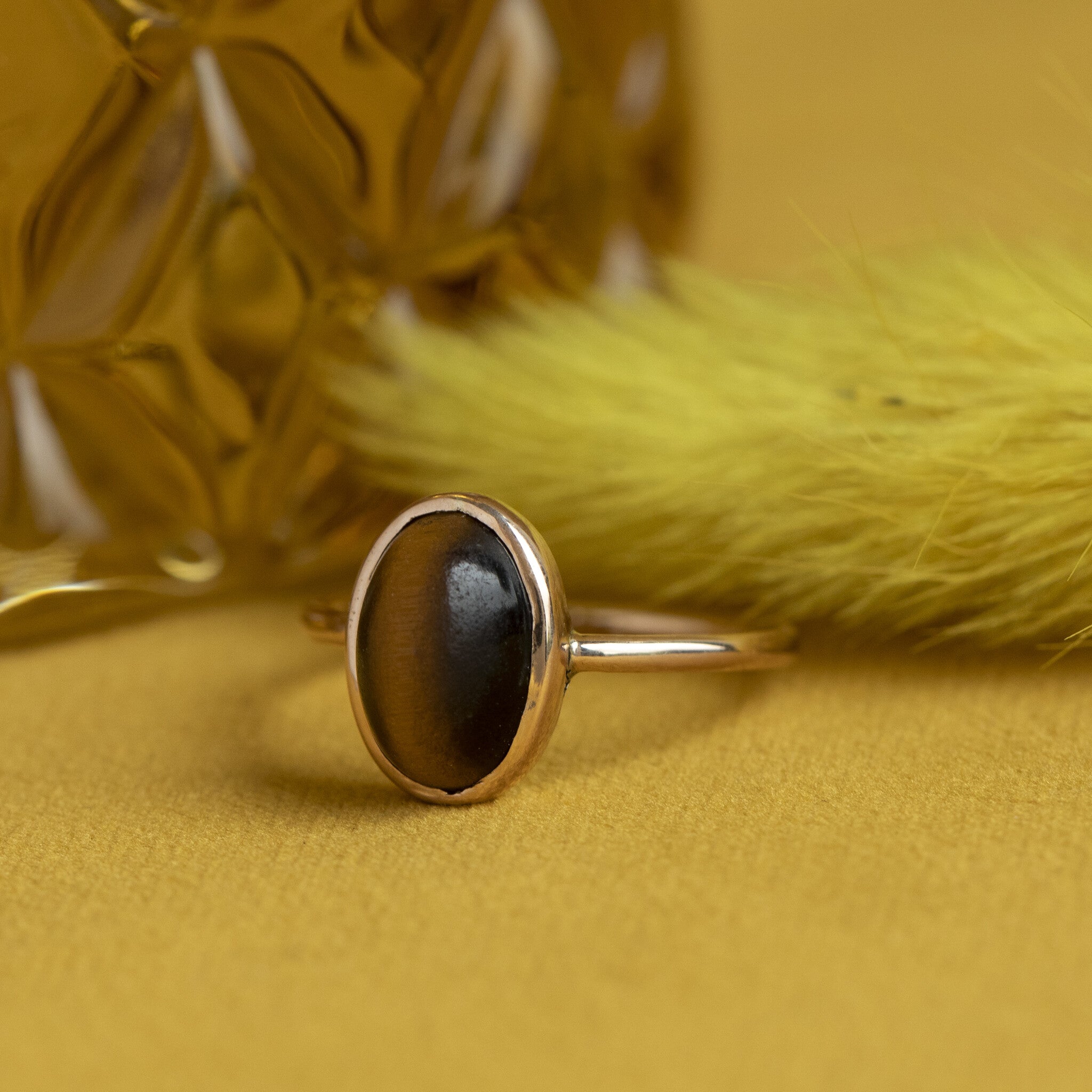 9 kt ring with tiger's eye