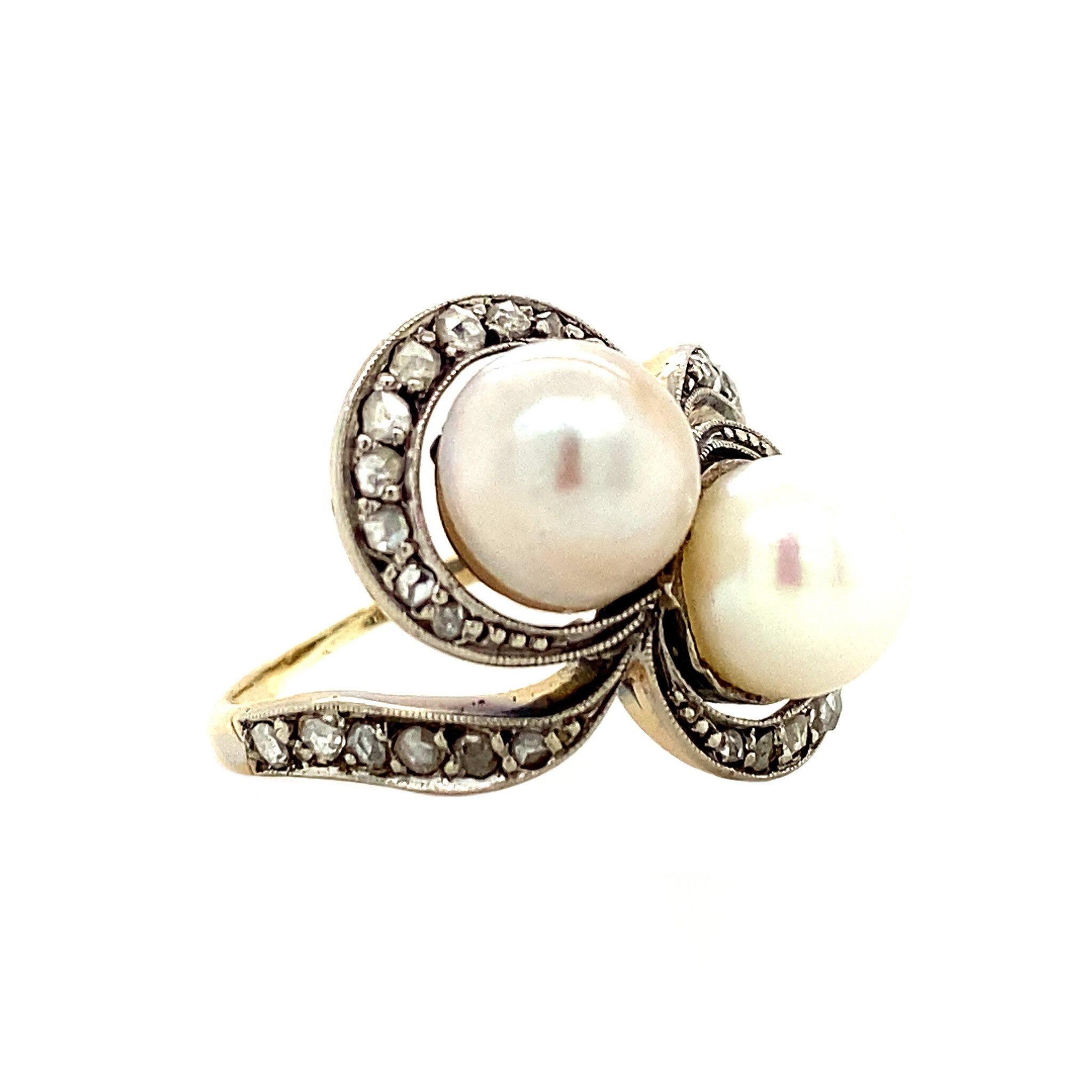 White gold hammered ring with rose-cut diamond and pearl 14 kt