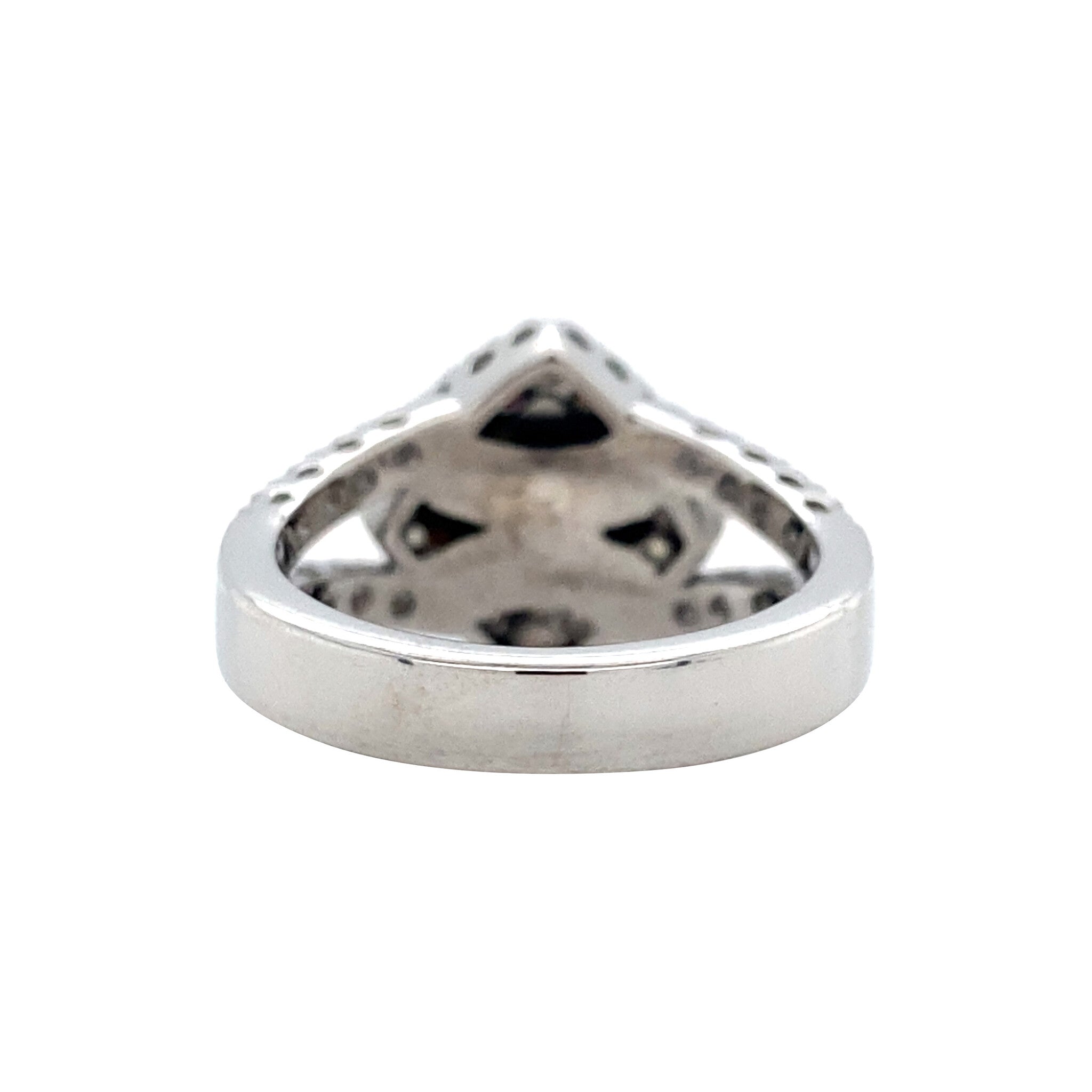 Witgouden entourage ring met bloedkoraal en diamant 18 krt