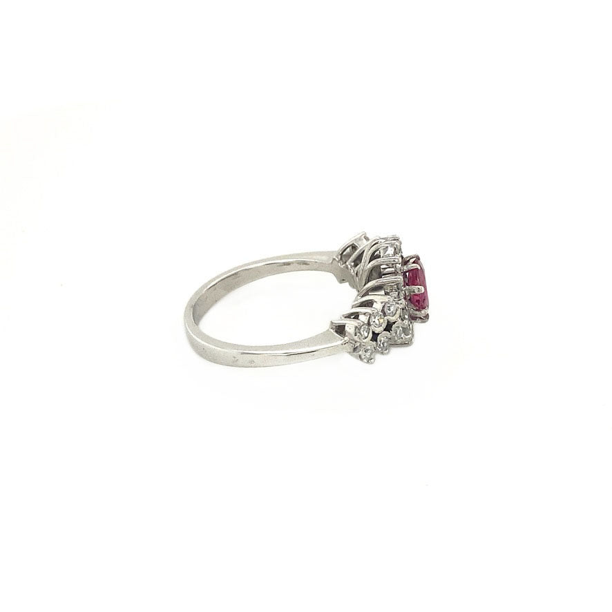 Witgouden ring met robijn en diamant 14 krt