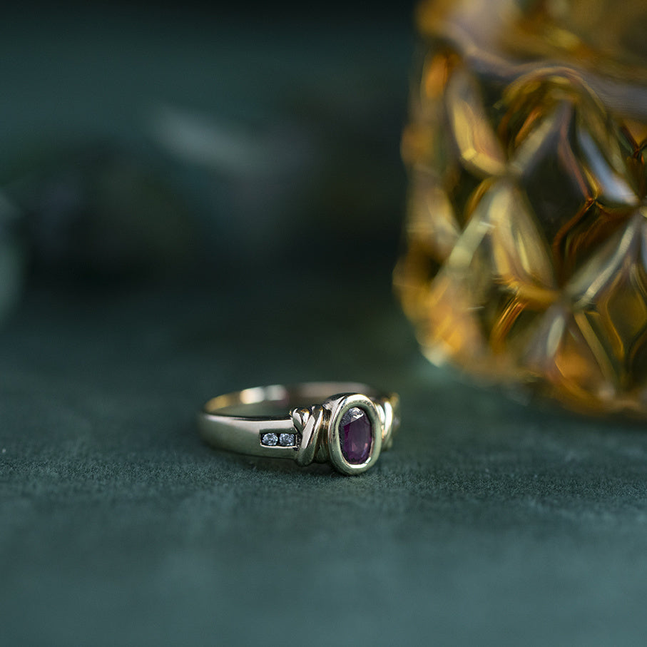Ring met robijn en diamant 10 krt