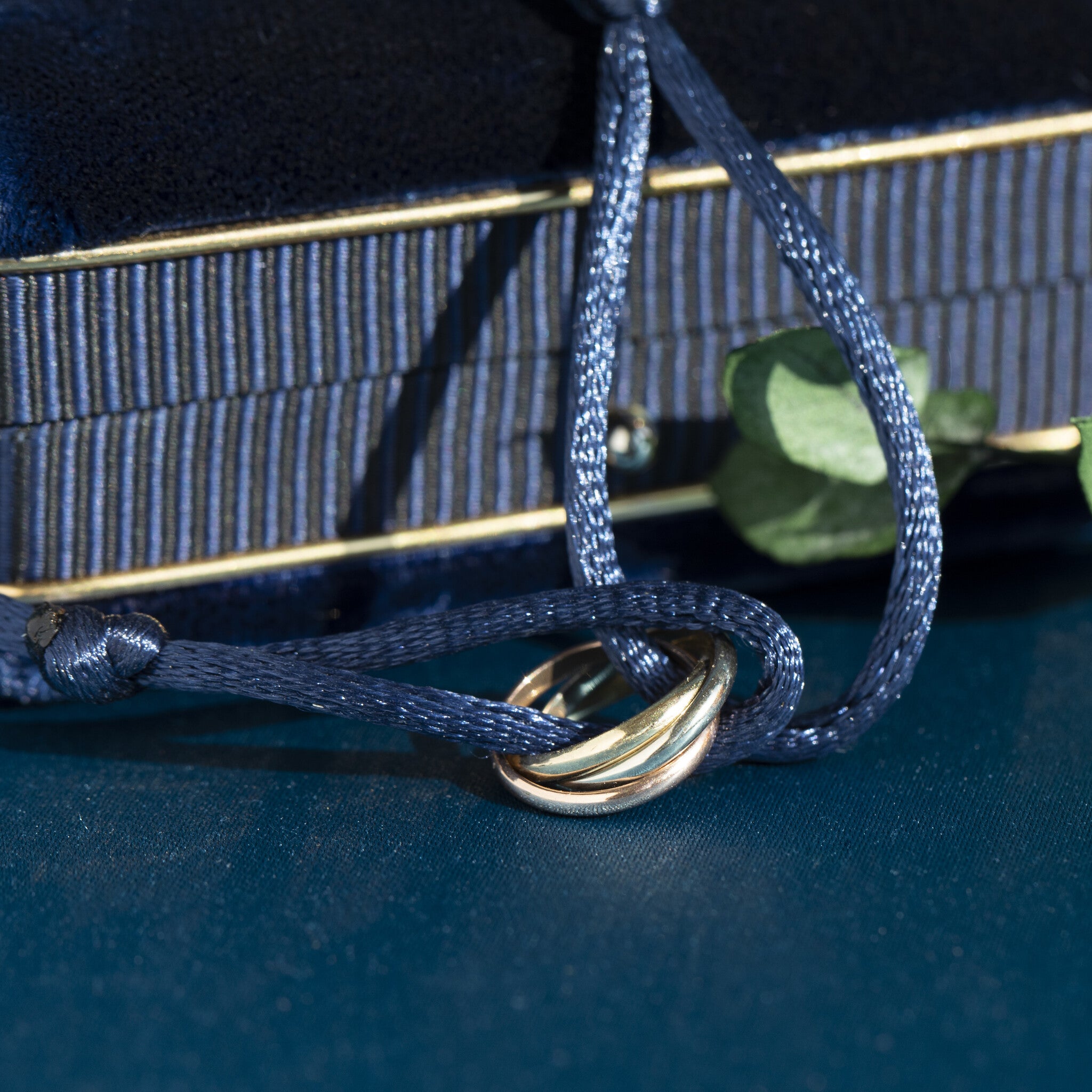 Satin trinity bracelet 14 krt