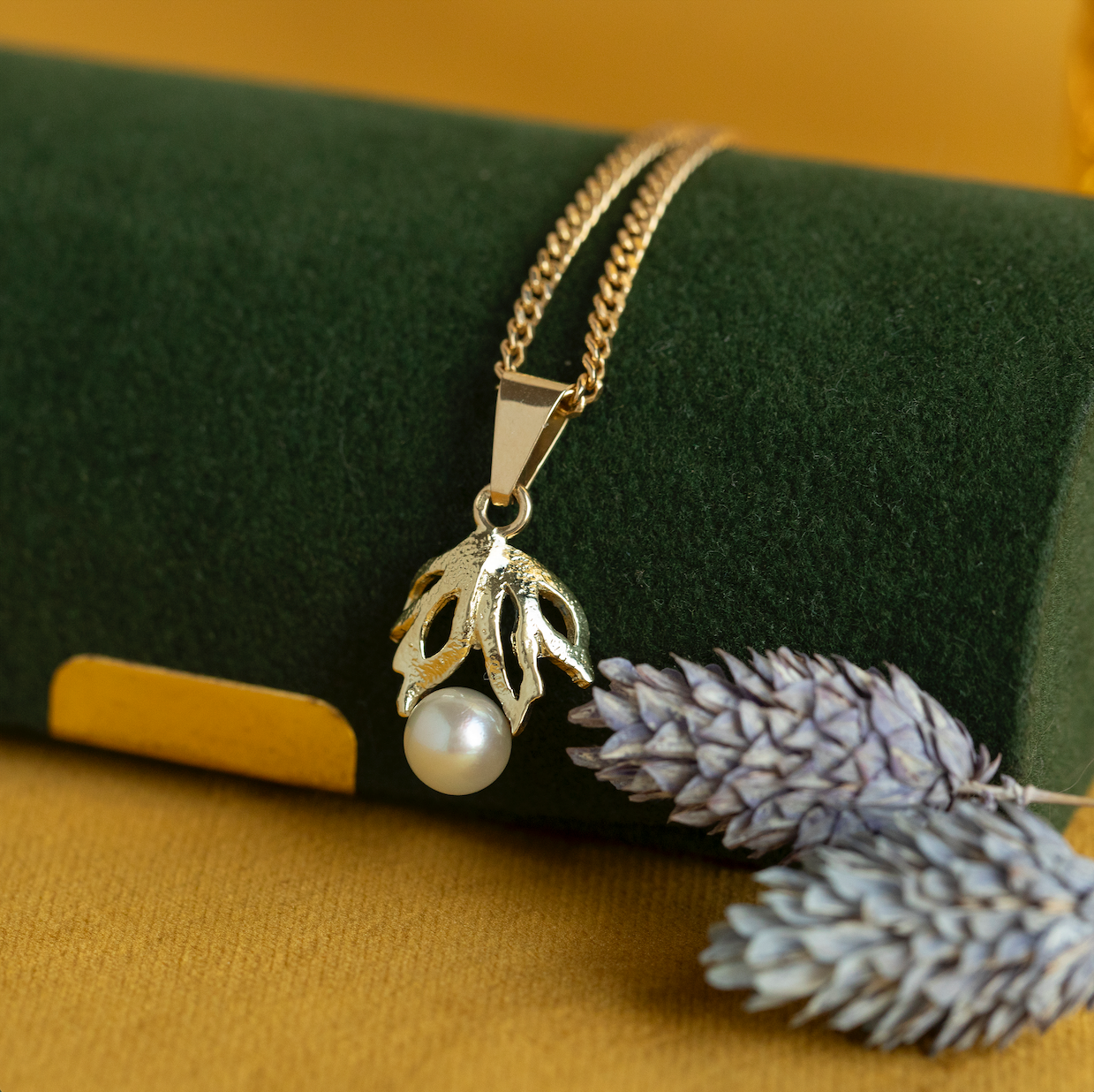 Gouden vintage hanger met parel 14 kt