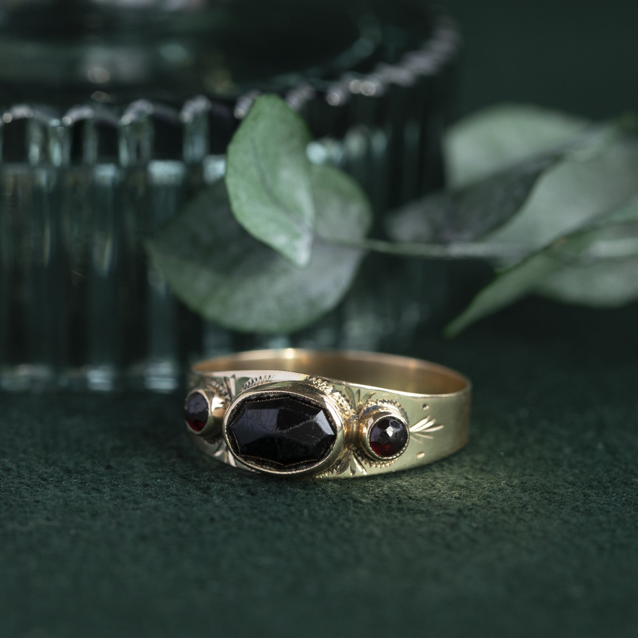 14 kt gold ring with garnet
