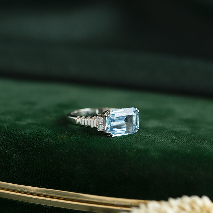 Witgouden ring met aquamarijn en diamant 14 krt