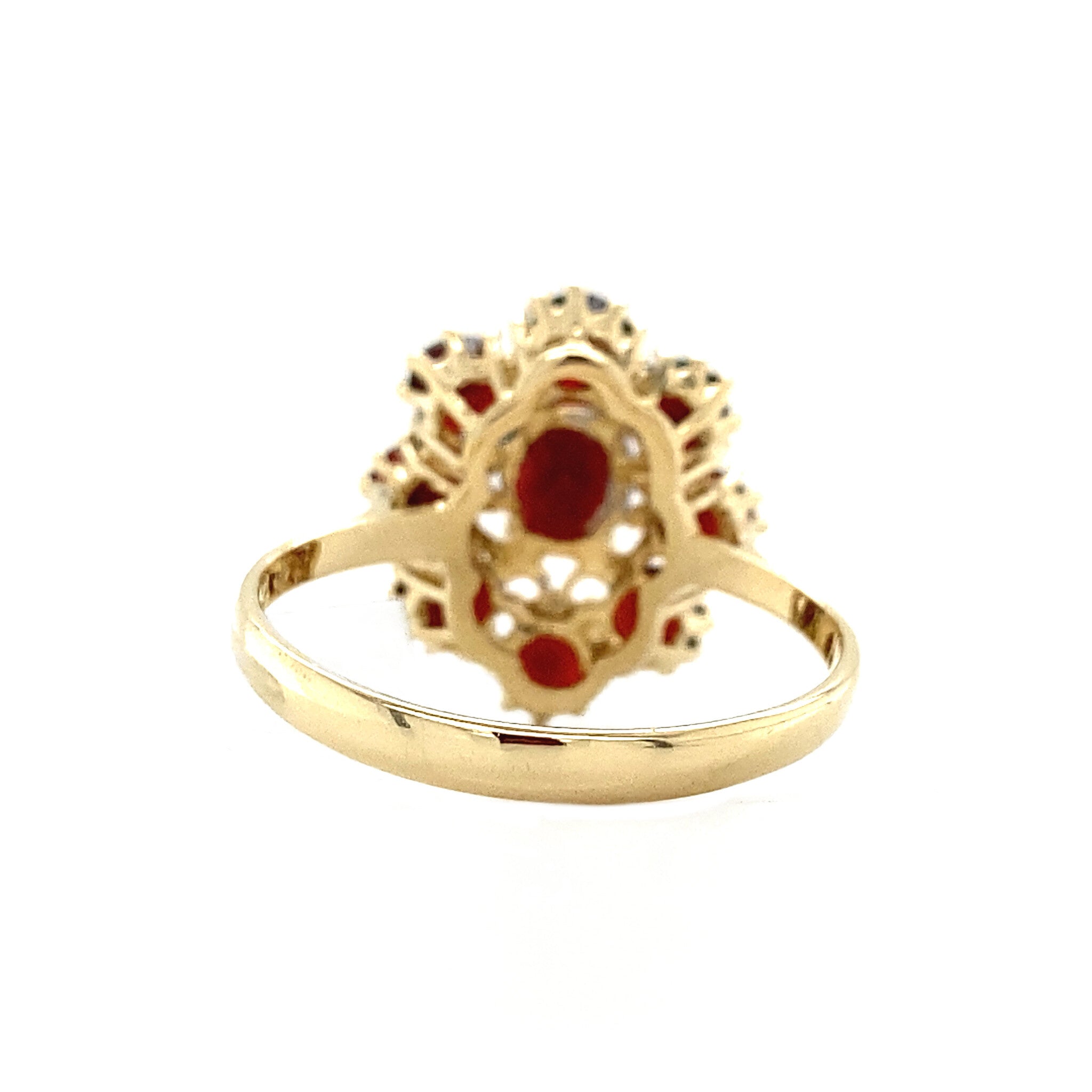 Gouden entourage ring met granaat 14 krt