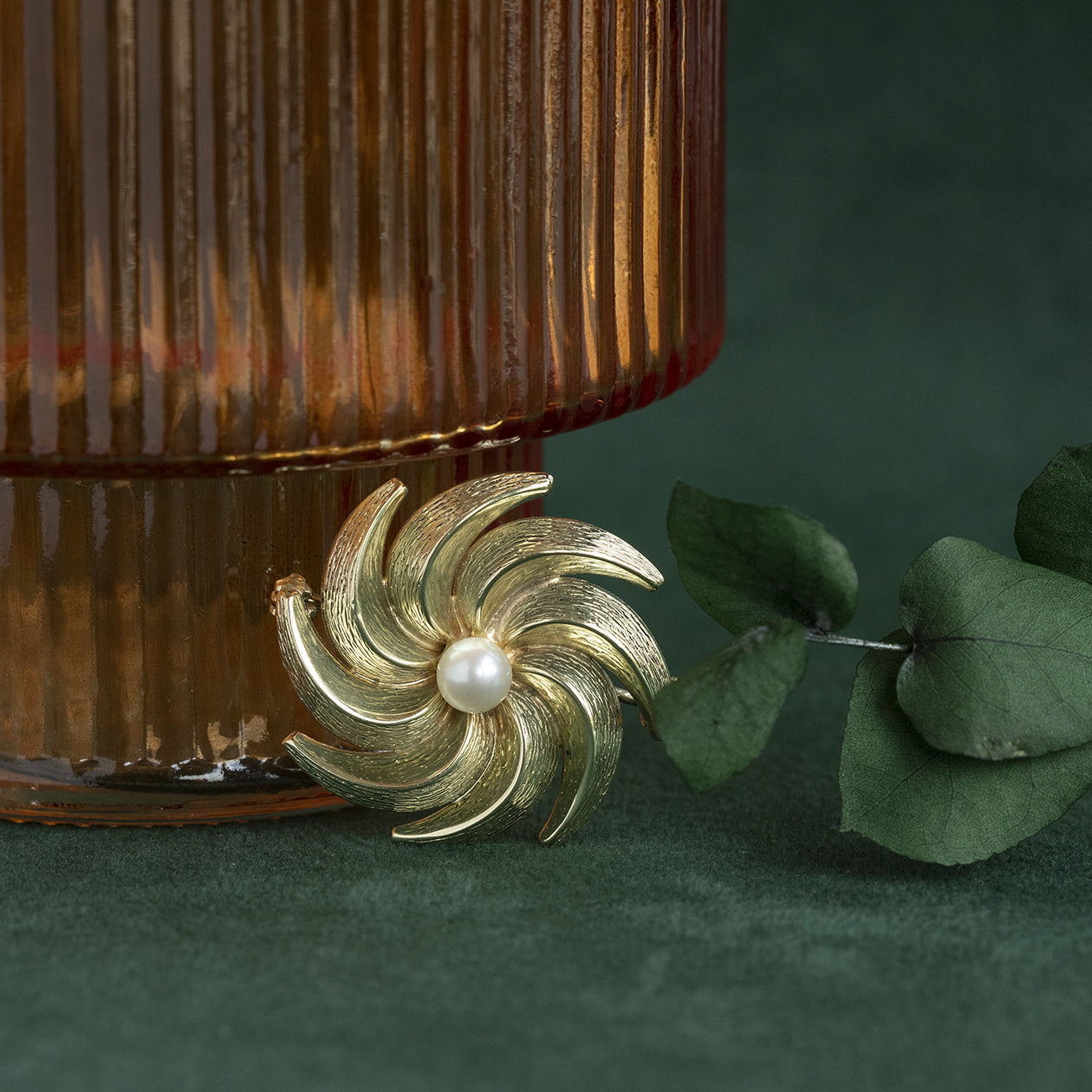 Gouden broche met parel 14 krt