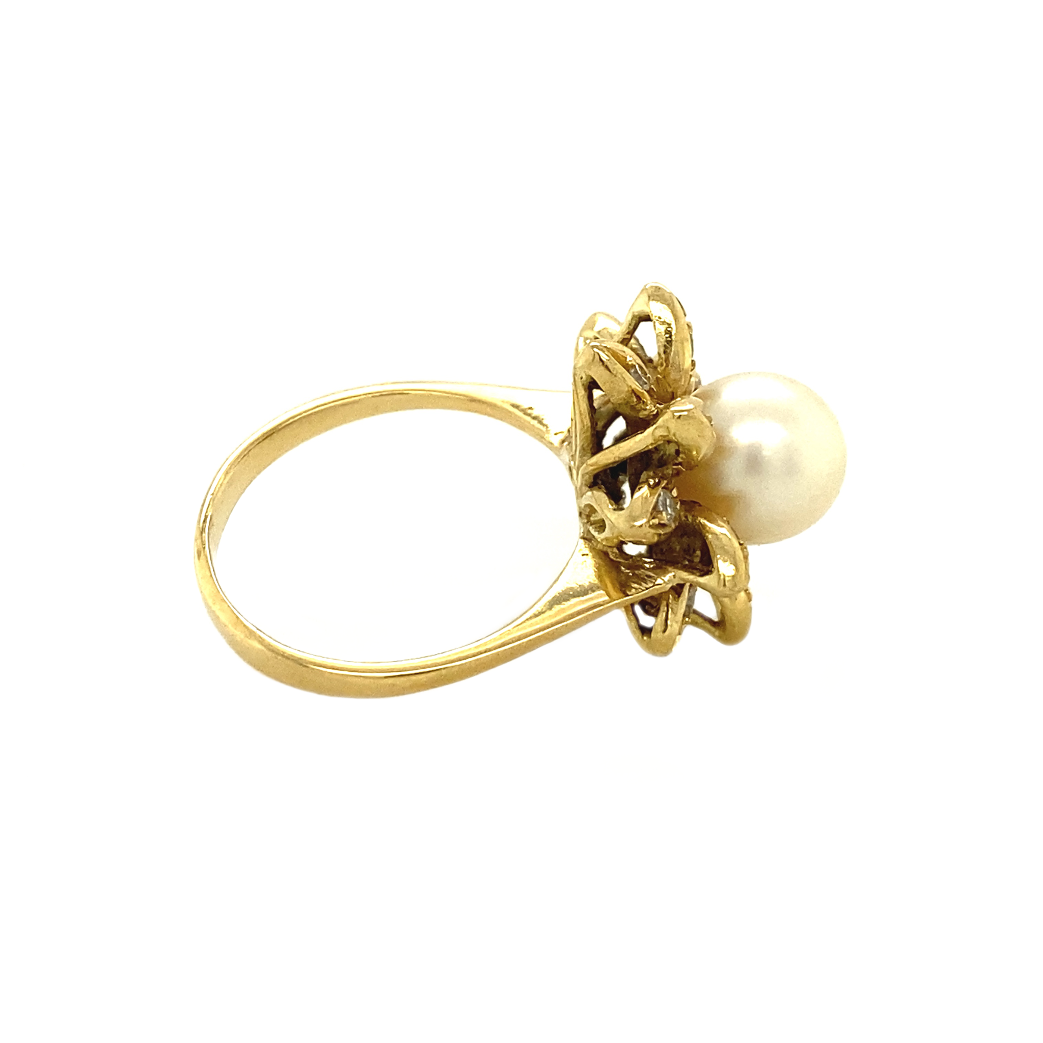 Gold ring with pearl and diamond 18 kt