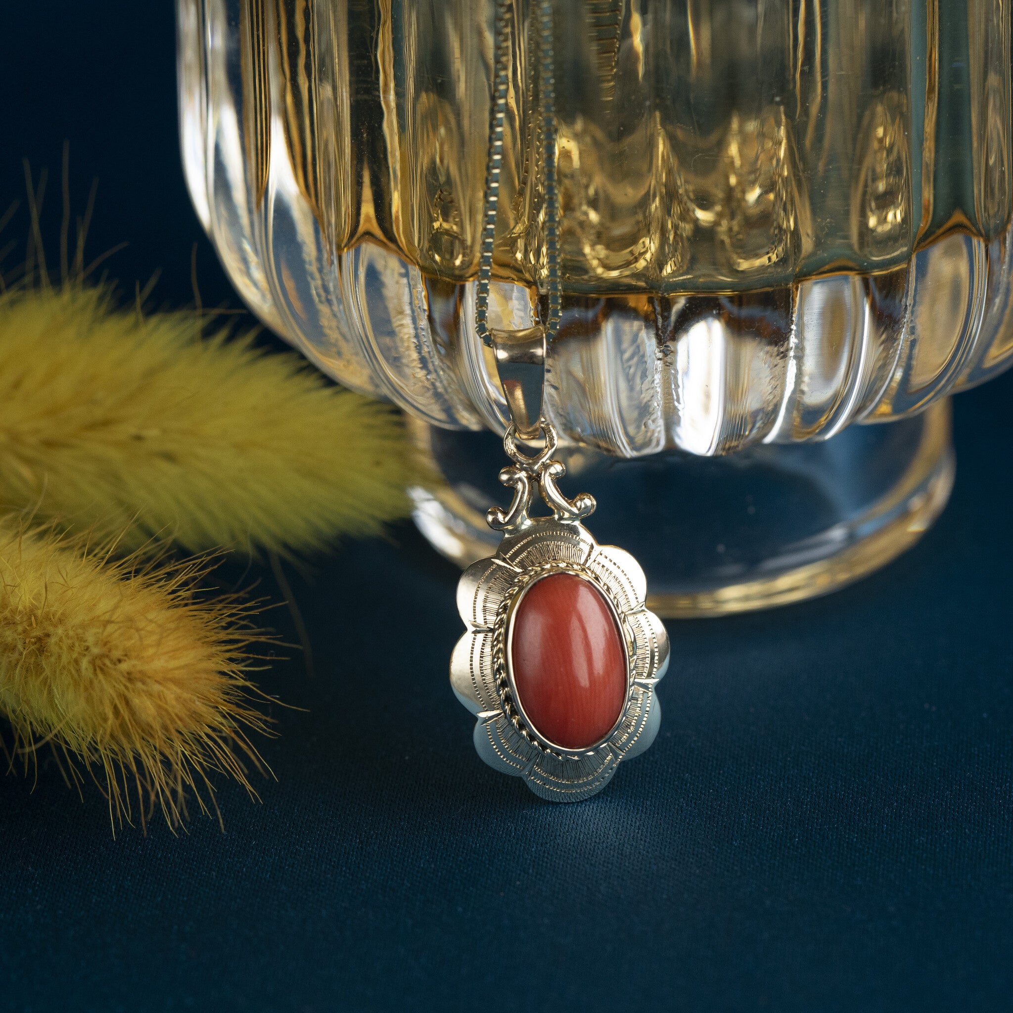 Gouden hanger met bloedkoraal 14 krt