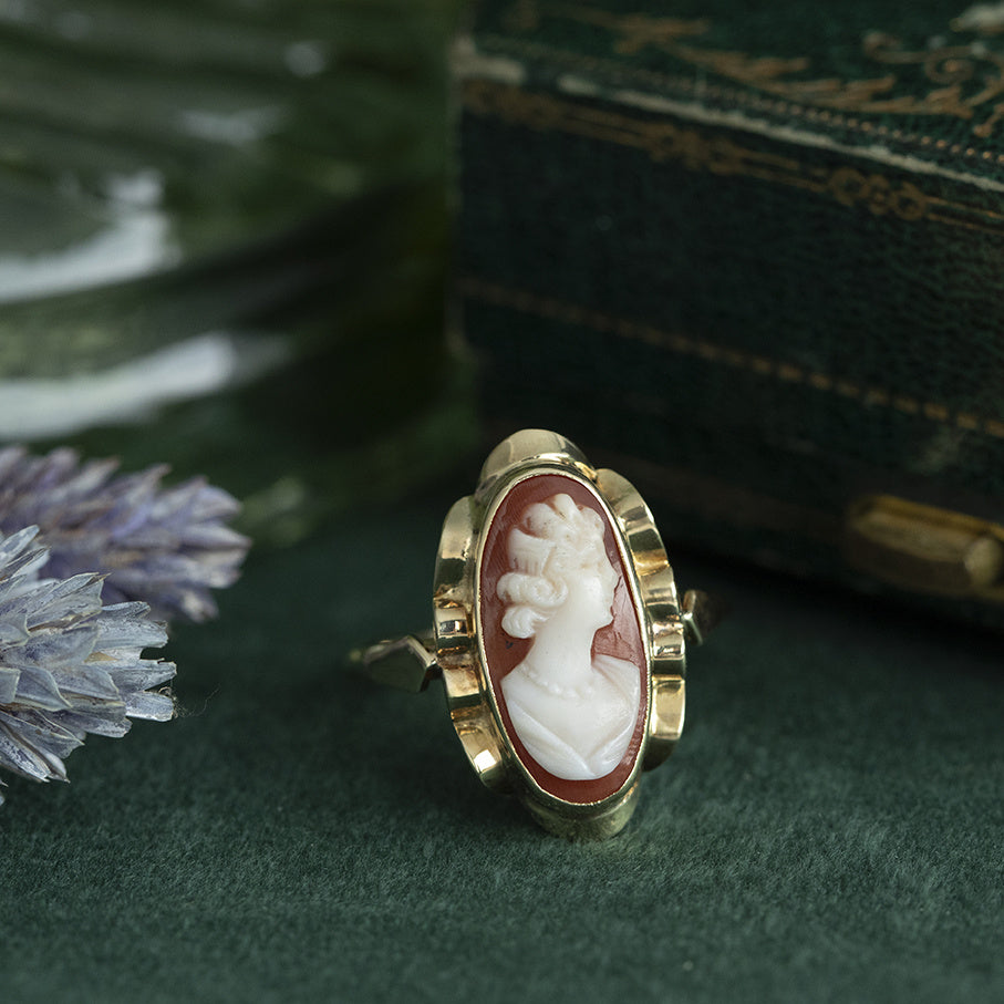 Vintage 14 kt gold ring with cameo