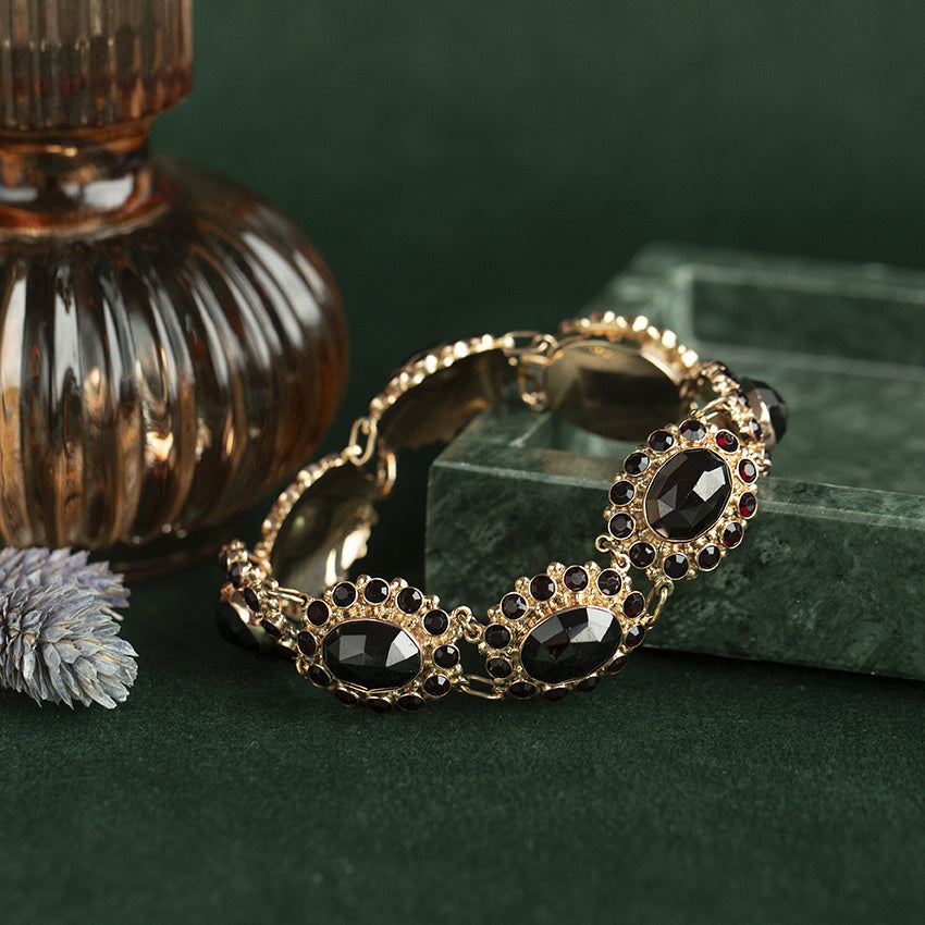 Gouden vintage entourage bootjes armband met granaat 14 krt