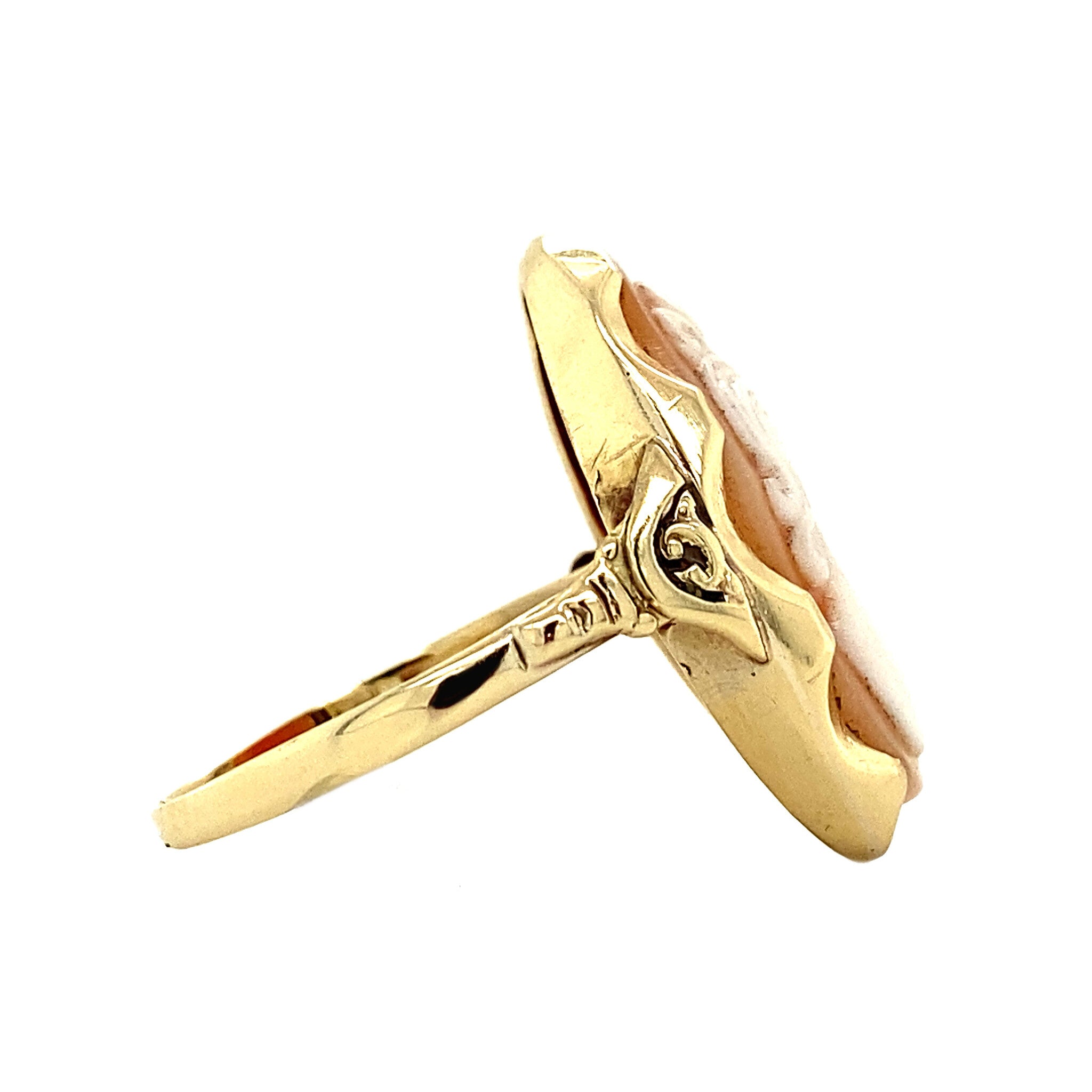 Gold ring with cameo 14 krt