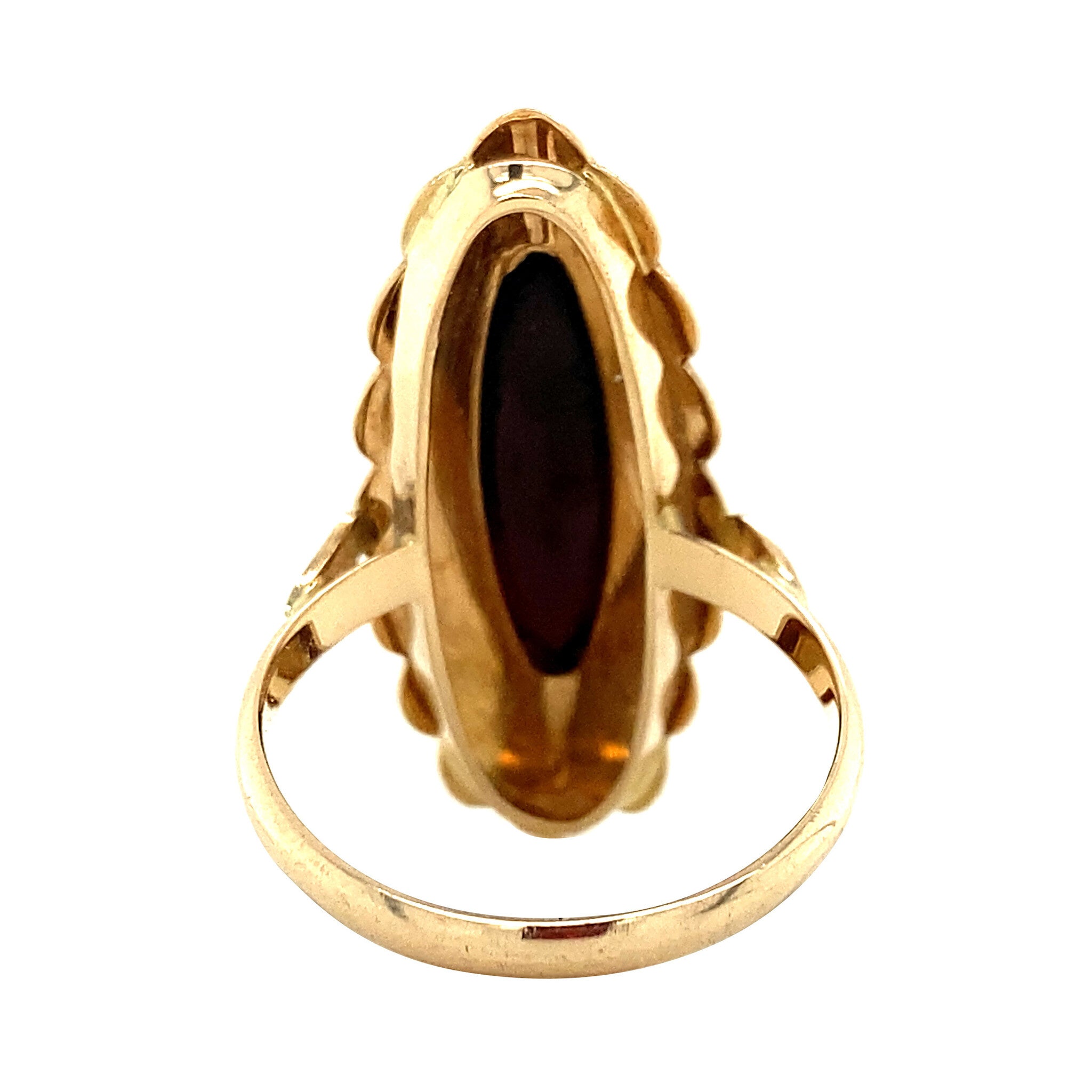 Gold ring with garnet, 14 kt