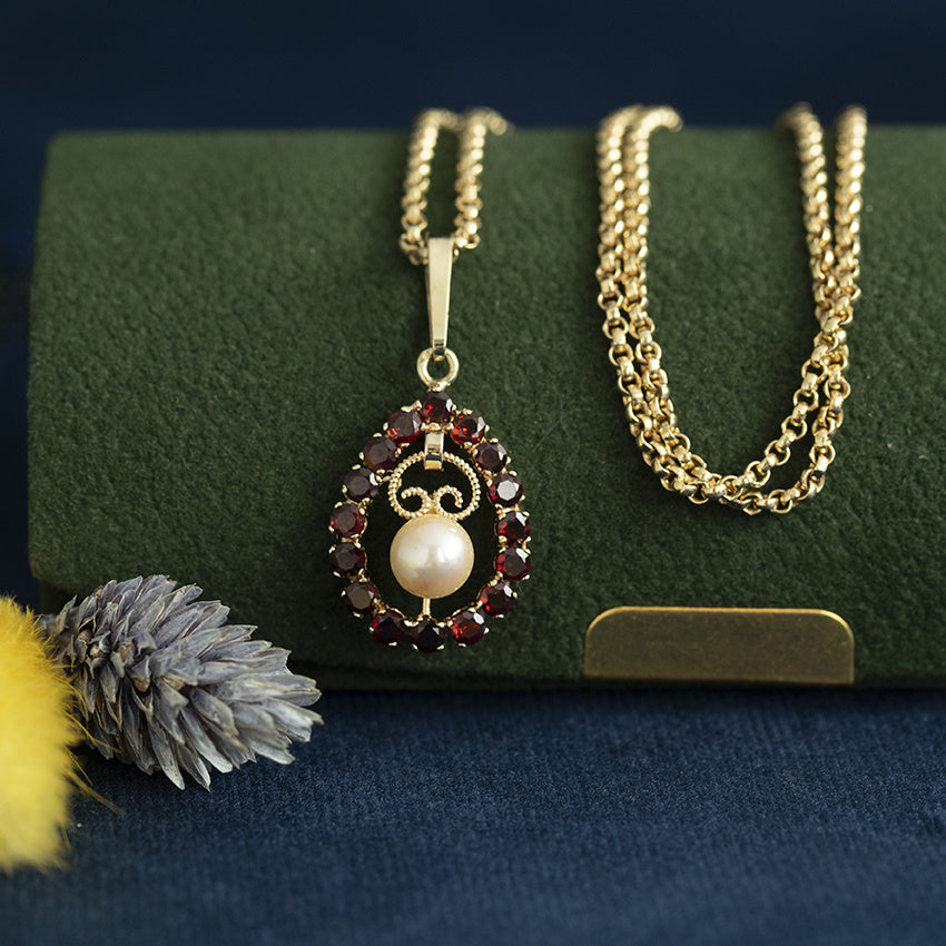 Gold vintage pendant with pearl and garnet, 14 kt