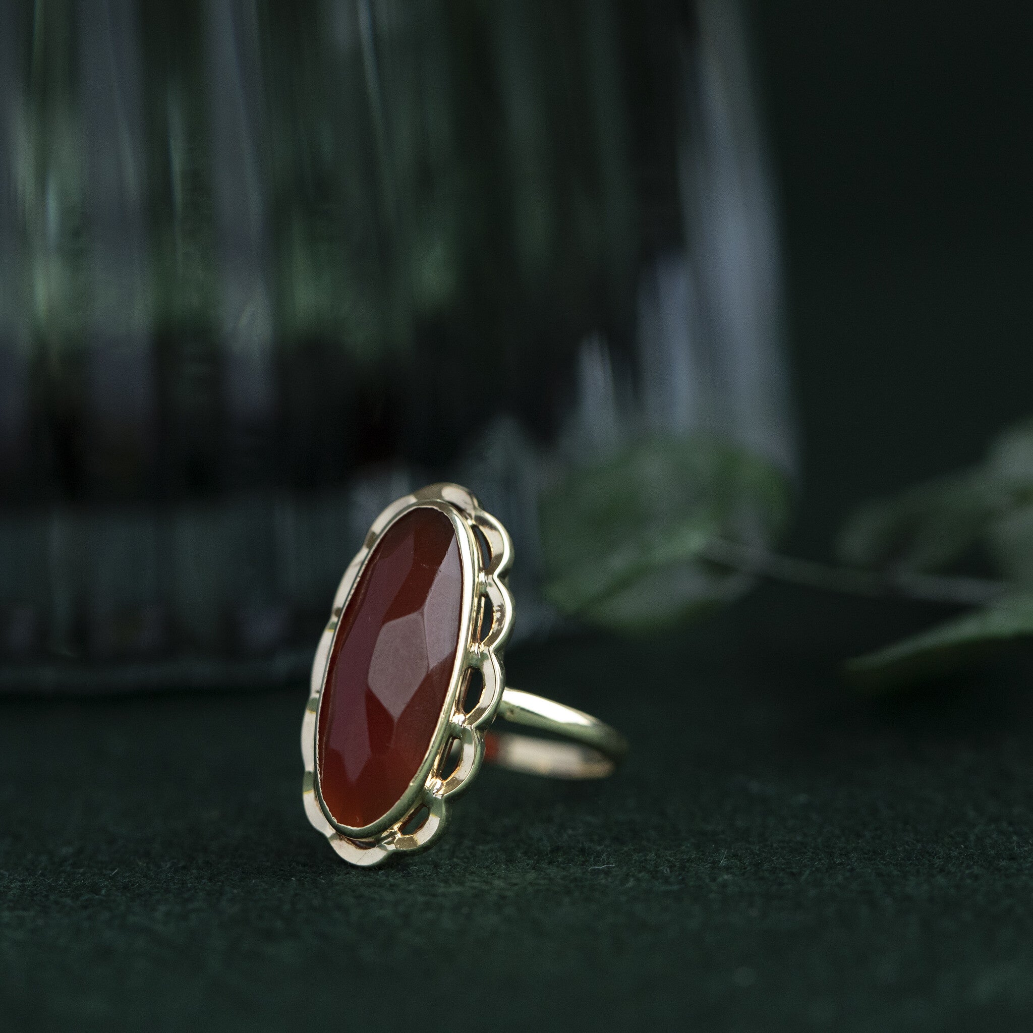 14 kt gold ring with carnelian