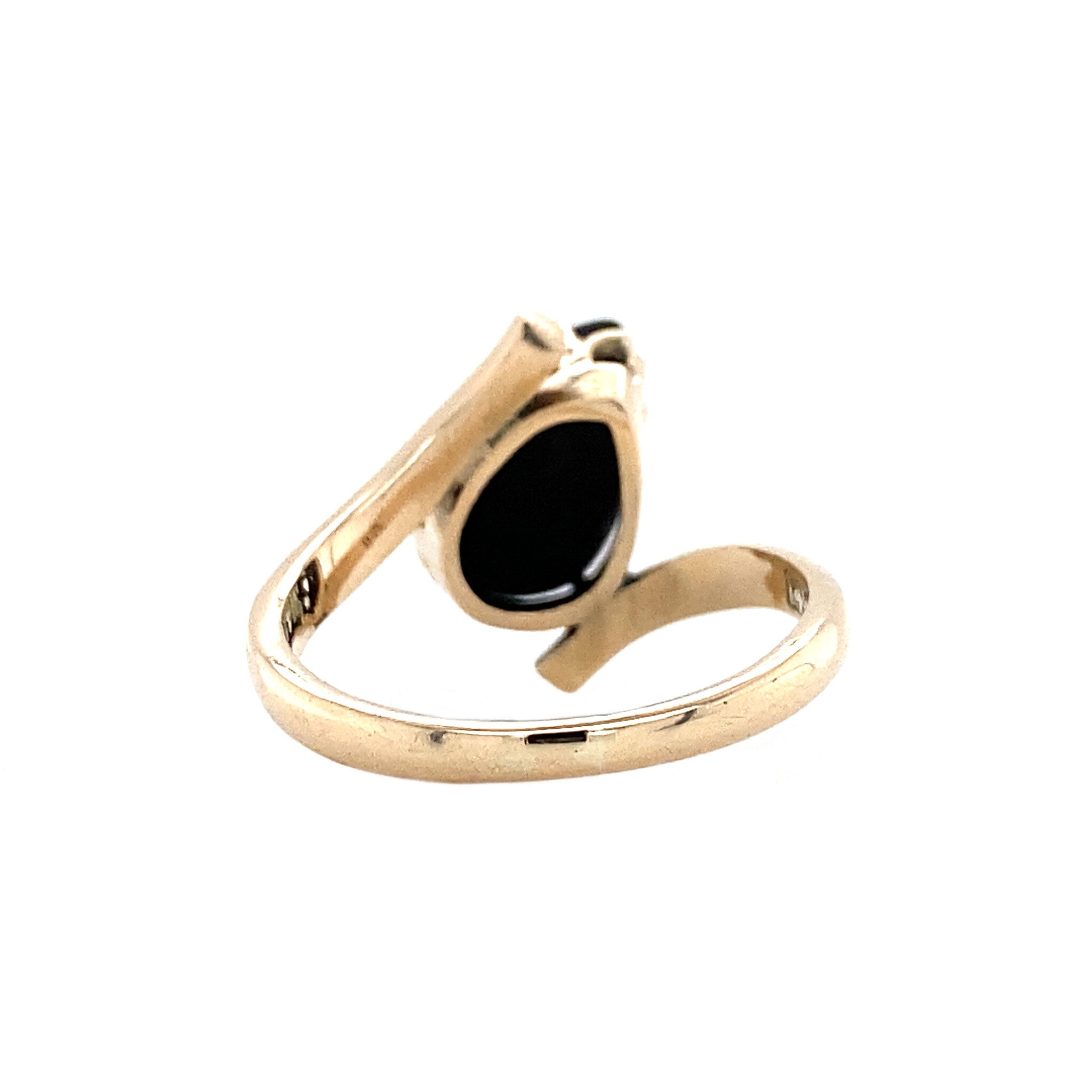 Ring with star sapphire, 12 kt