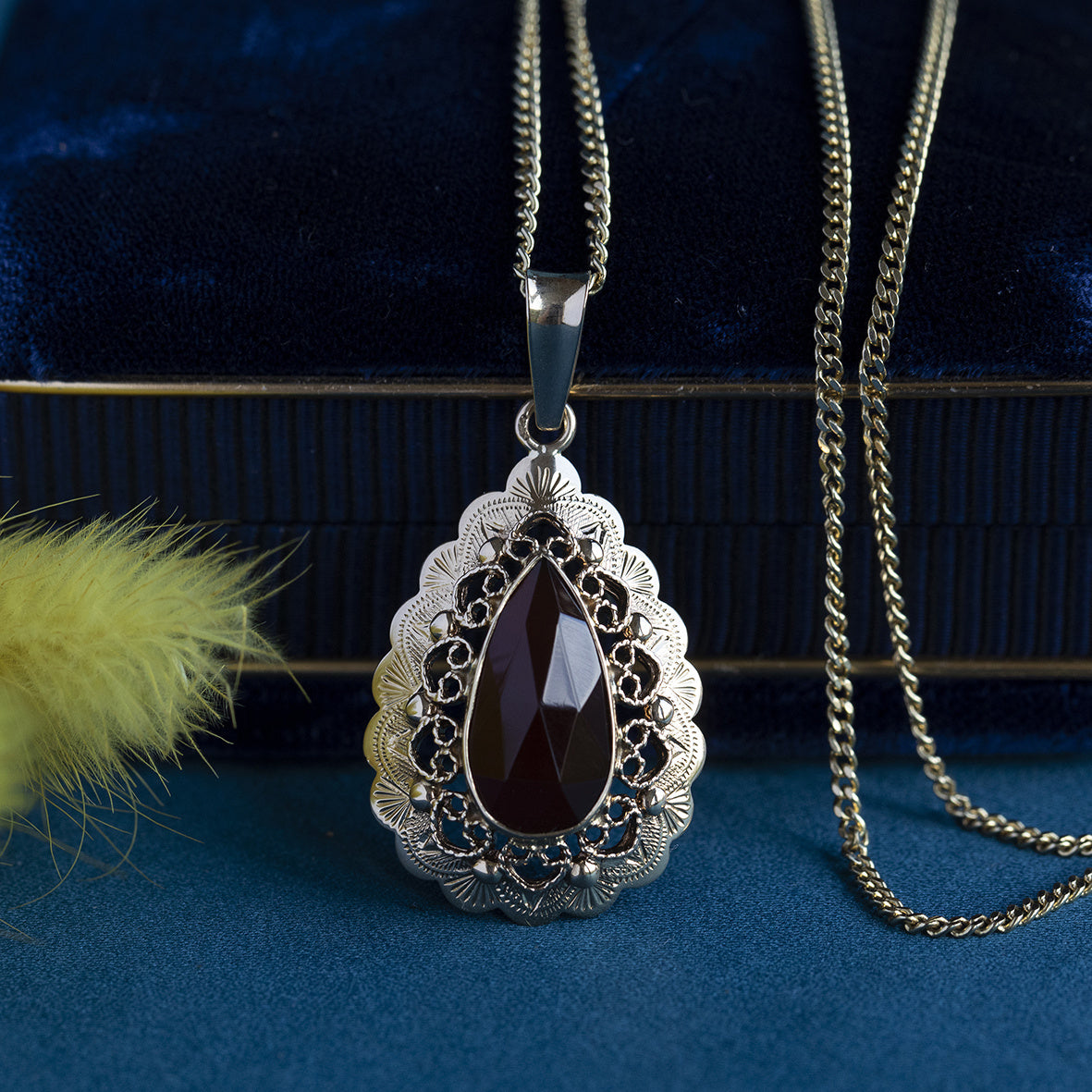 Gouden hanger met carneool 14 krt